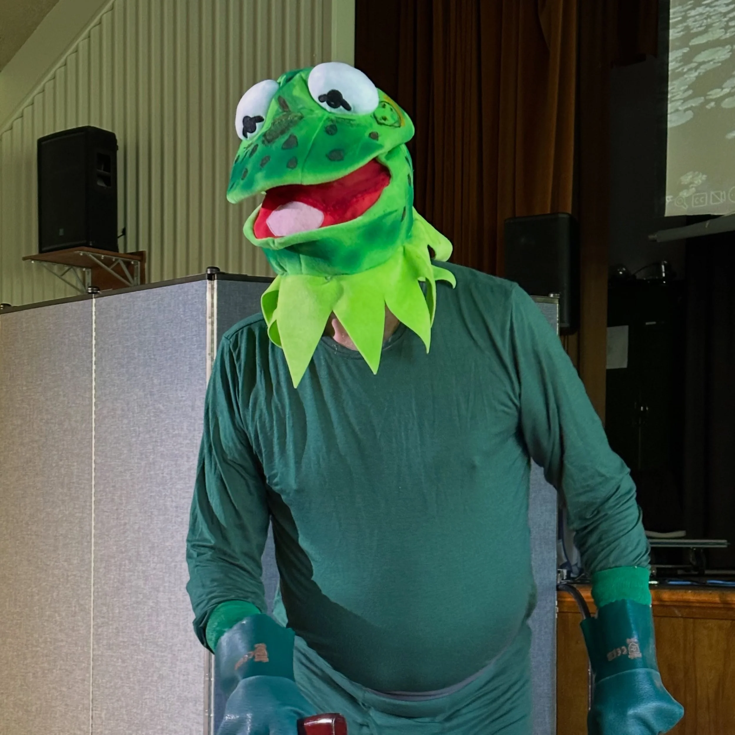 Beautiful Day in the Neighbourhood/Une si belle journ&eacute;e dans notre quartier Gratitude #5: Shelley and Stephen Snow started off the day&rsquo;s activities in the Community Hall with &ldquo;The Princess and the Frog autrement&rdquo;, blending be