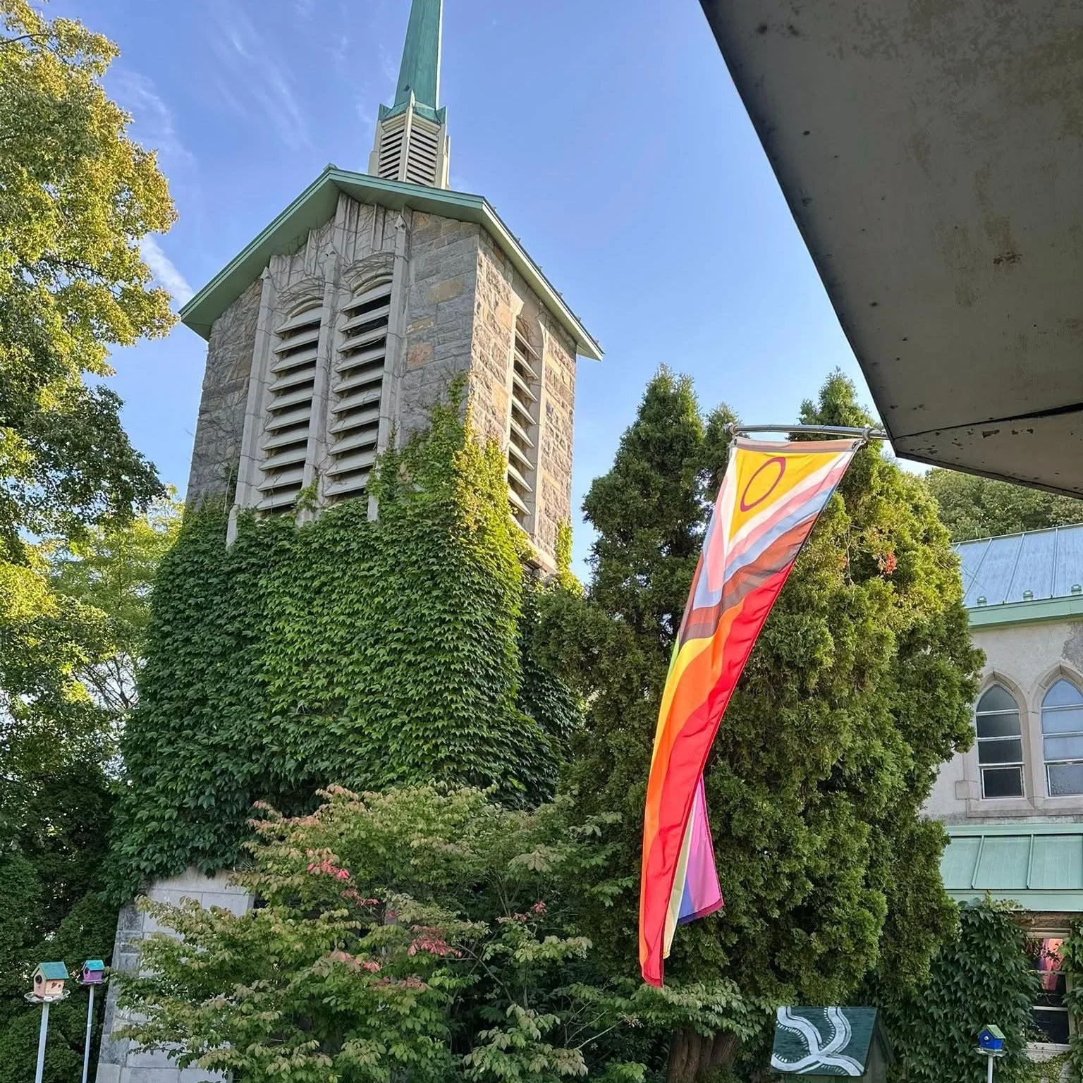 👋 Stop by this morning for Community Wednesday at 204 Lakeview in Pointe-Claire&mdash;come for the human connection and conversation, come for the FairTrade coffee and snacks, come so your little ones can socialize in a bright, safe hall. 

🐥 Mini 
