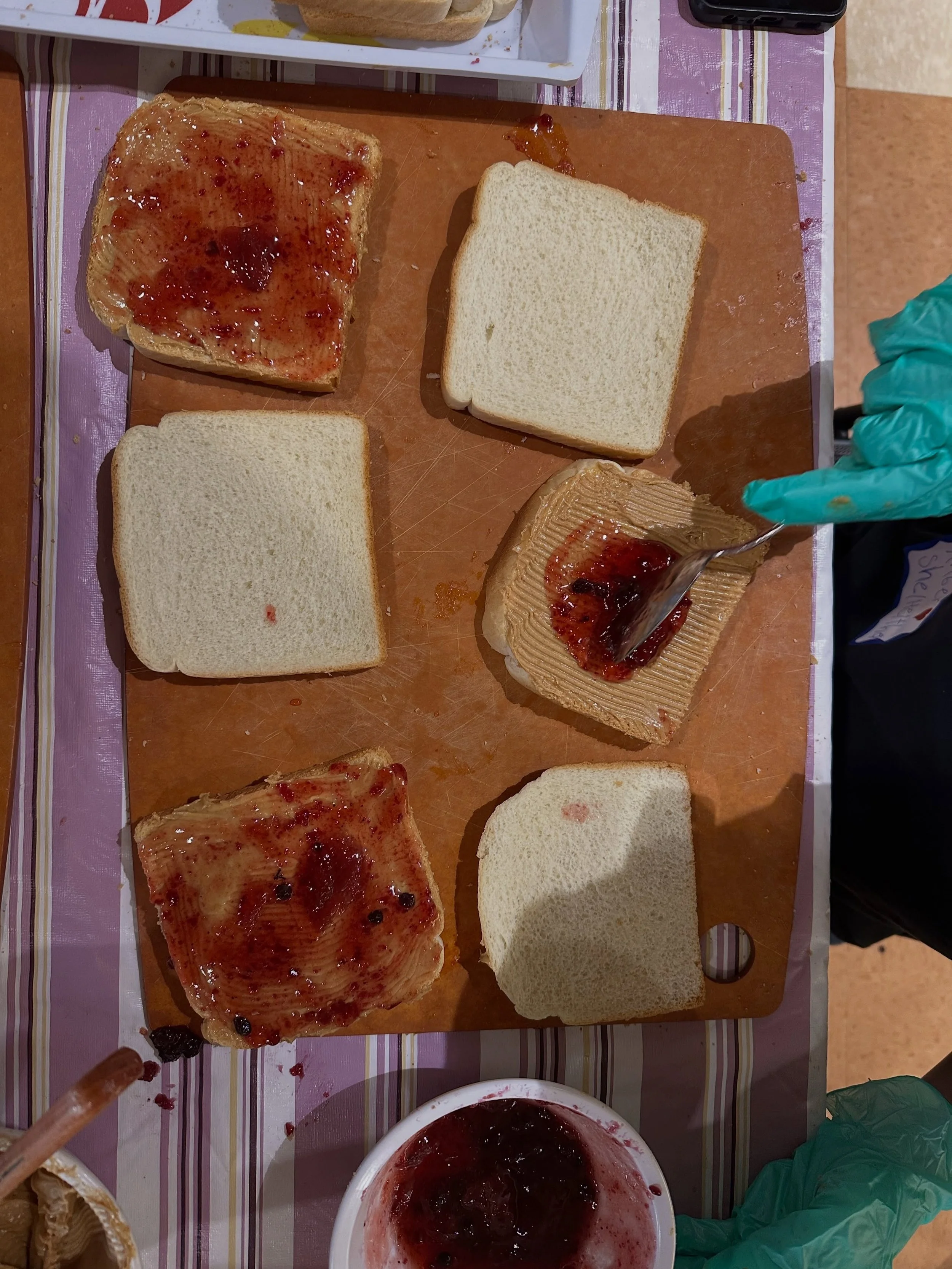 Great big thanks to everyone who made yesterday&rsquo;s Wednesday Community Connections happen:
&mdash;to Provigo Le March&eacute; Kirkland for generously donating the bread and sandwich fillings
&mdash; to Maria for making such delicious homemade so