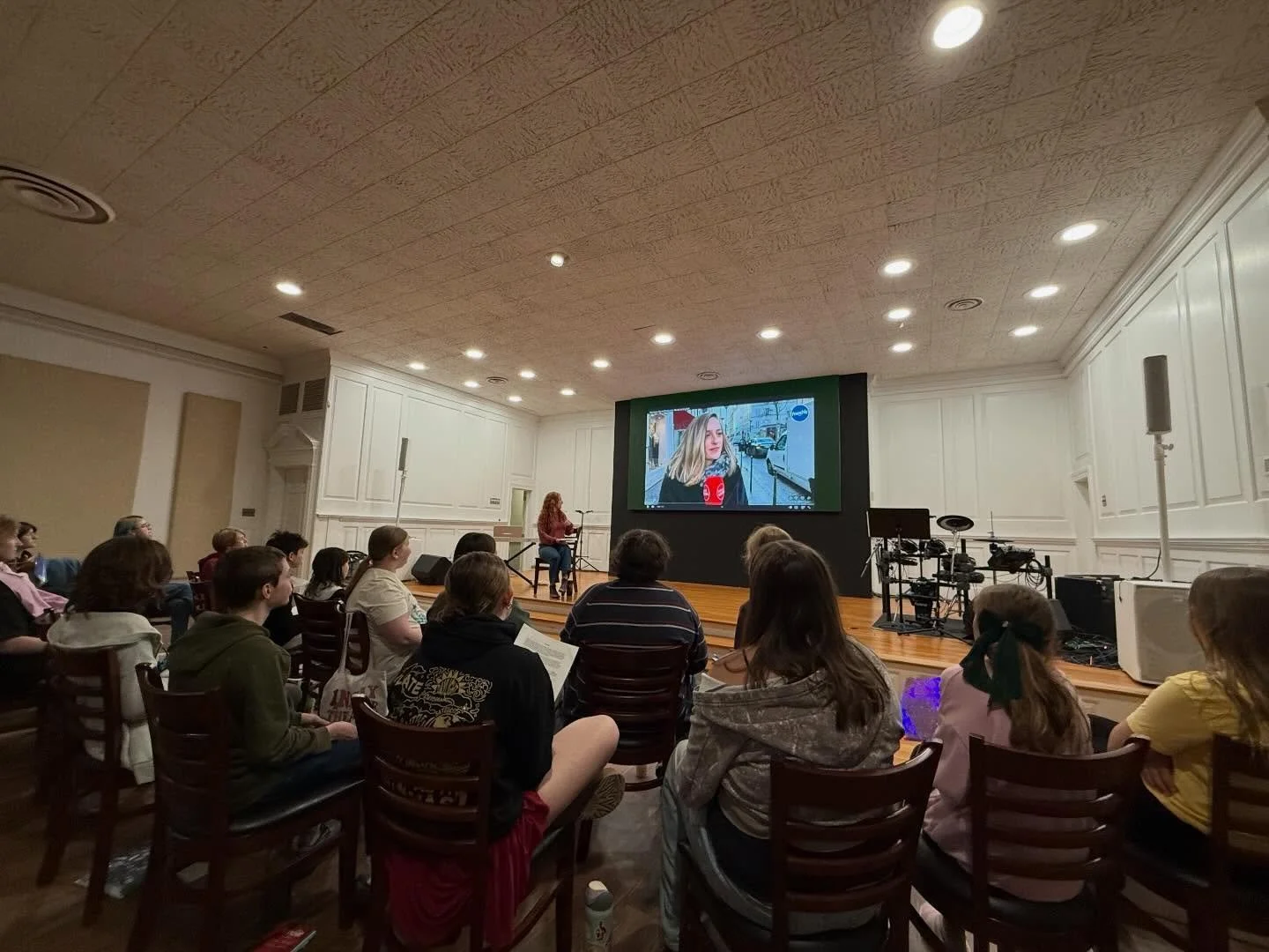 Our Am&eacute;lie cast working with our amazing dialect coach, Rebecca Bossen! Tonight, we learned to count to 10 in French 😆 With a show that is completely sung thru, we are so excited to take on this challenge ❤️🇫🇷