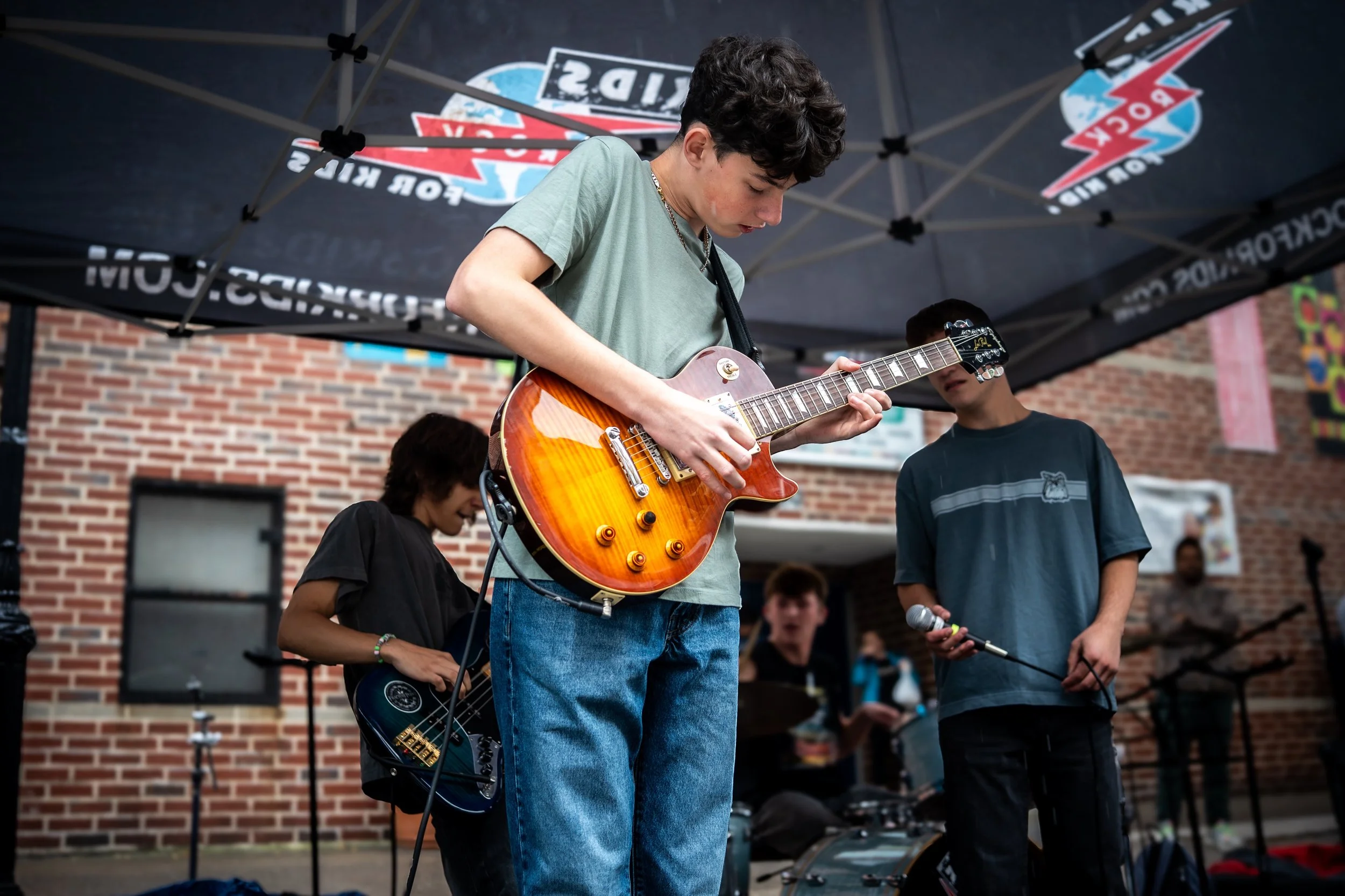 THANK YOU to everyone who came out to support the 11 incredible bands that rocked throughout the day! Even the rain couldn&rsquo;t dampen the fire🔥 

Thank you to @atlanticanticbrooklyn for having us again at this amazing fair and to @metmuseum for 