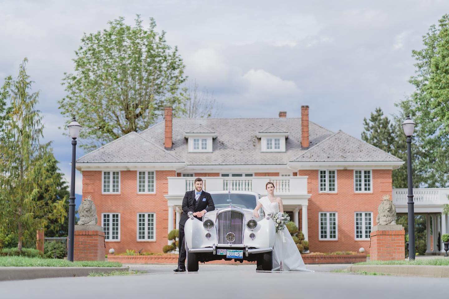 This has to be one of our favourite photos of the front of the house. Everything from the car to the weather to the models&hellip; 

How would you arrive to your wedding if this was your venue? 

Makeup: @paig_ee 
Photographer: @chuunicephotography 
