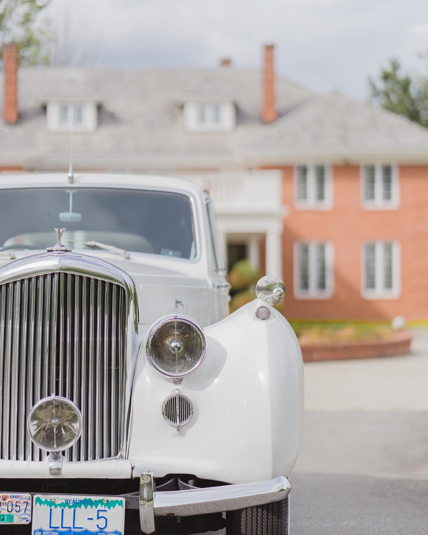 A classic car and an Edwardian manor go together like a fine wine and some good Brie.

We have limited dates available for 2022 and have now opened up bookings for 2023 ! Email us at events@silverridgeestate.com 

Makeup: @paig_ee 
Photographer: @chu