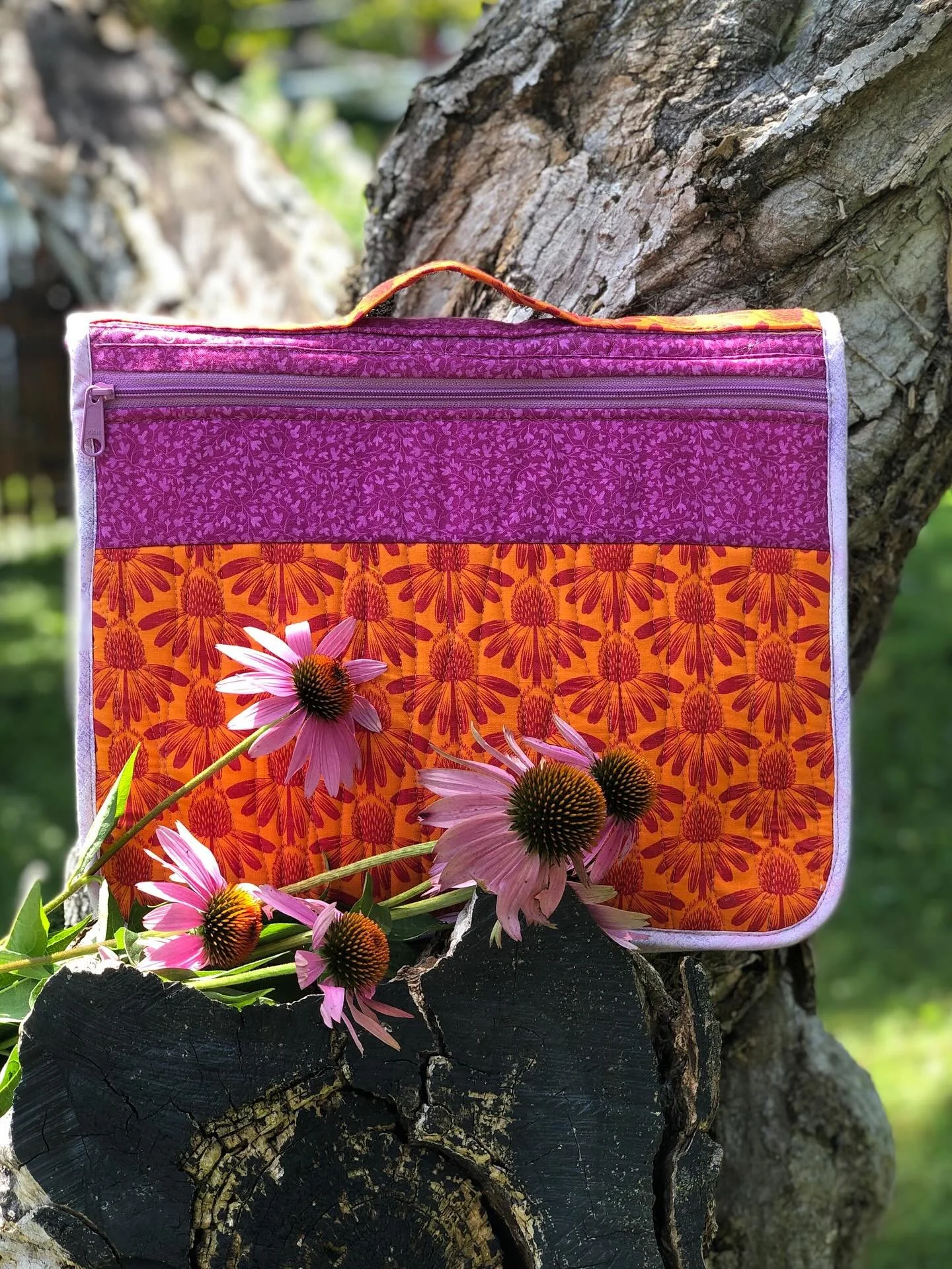 This cute portfolio was so fun to make and the end result is so rewarding! Lots of space to carry your sewing supplies! (See last video 👀 👉)

For those interested, I'll be hosting a workshop at our local fabric store in Winchester. Visit Sew Chaoti