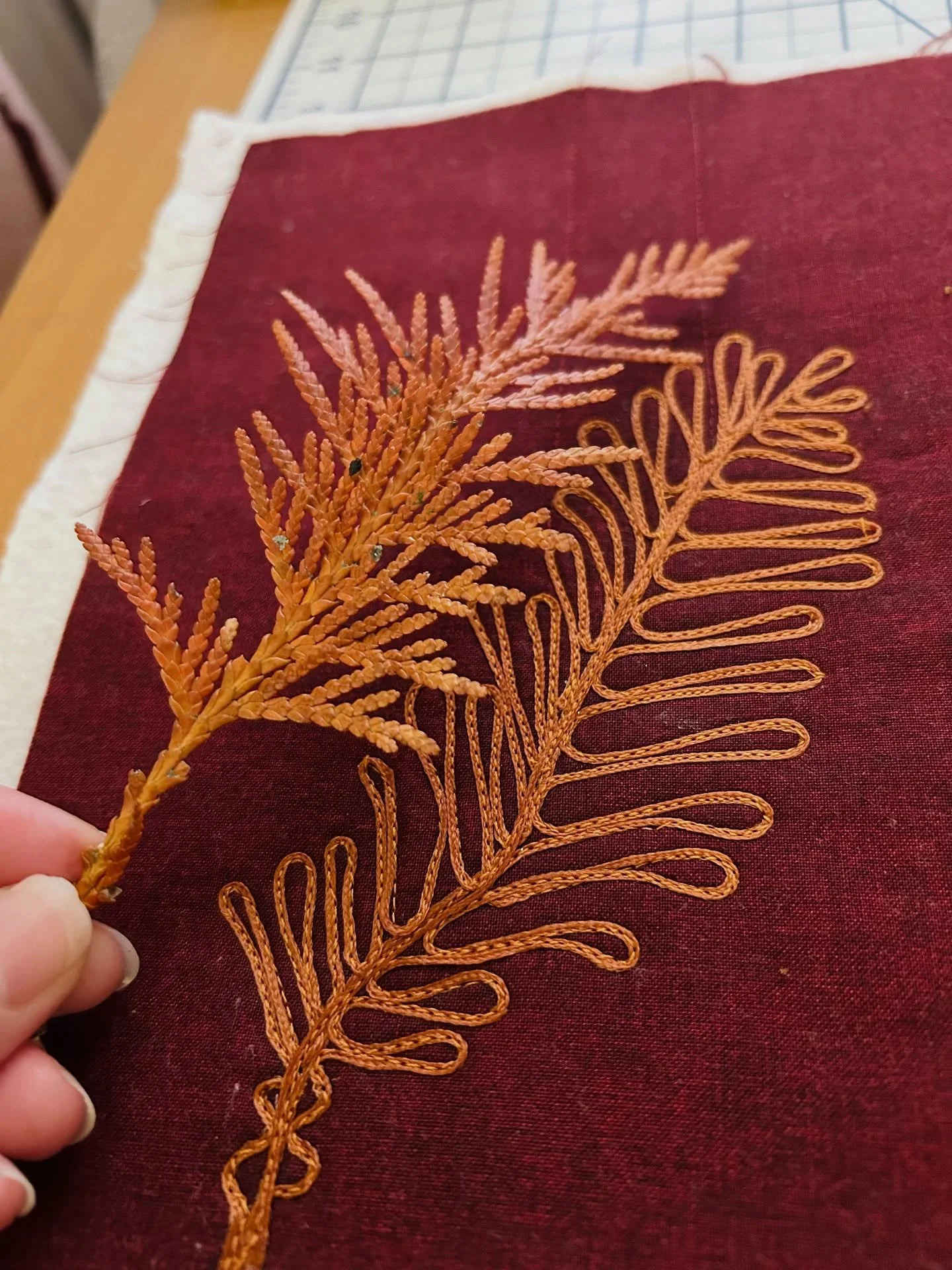 This project was not on my to do list this past week but so glad I followed this inspiration! A pine leaf find in my garden was the invitation for some playtime in my sewing room and I discovered new things, which is always the best part! 

I used wa