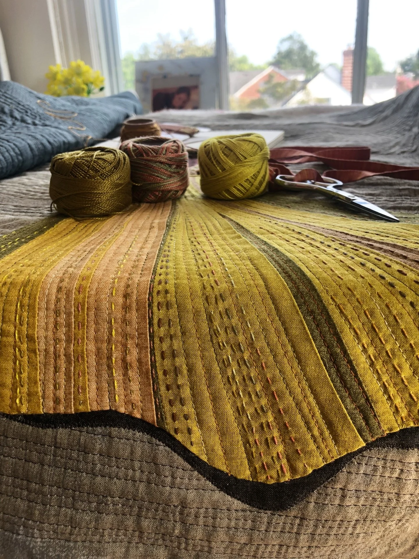 That weekend I spent hand stitching one of my dancers. The joy of doing all those stitches is still present! 

Slowly I am going through my camera roll looking month by month to all the sewing projects I have made in 2025. It is the second year I do 