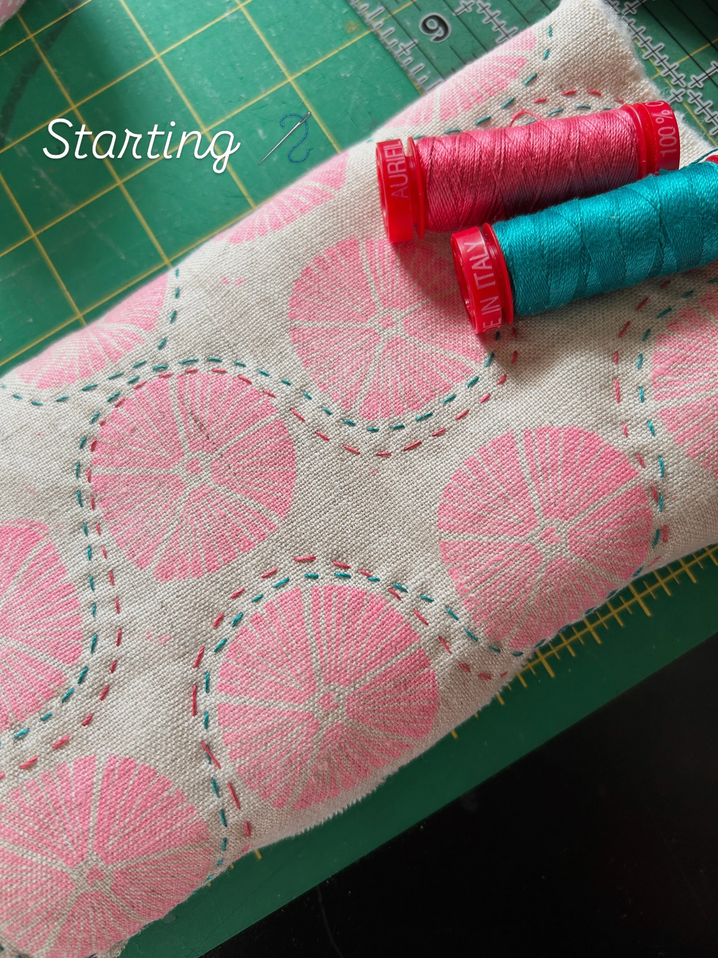 Adding stitches to this hand stamped fabric! No idea what this will end up being but for now it is just about enjoying every stitch! 

What is nice is also being able to do some sewing even being away from home 🪡 and somehow hand stitching makes tim