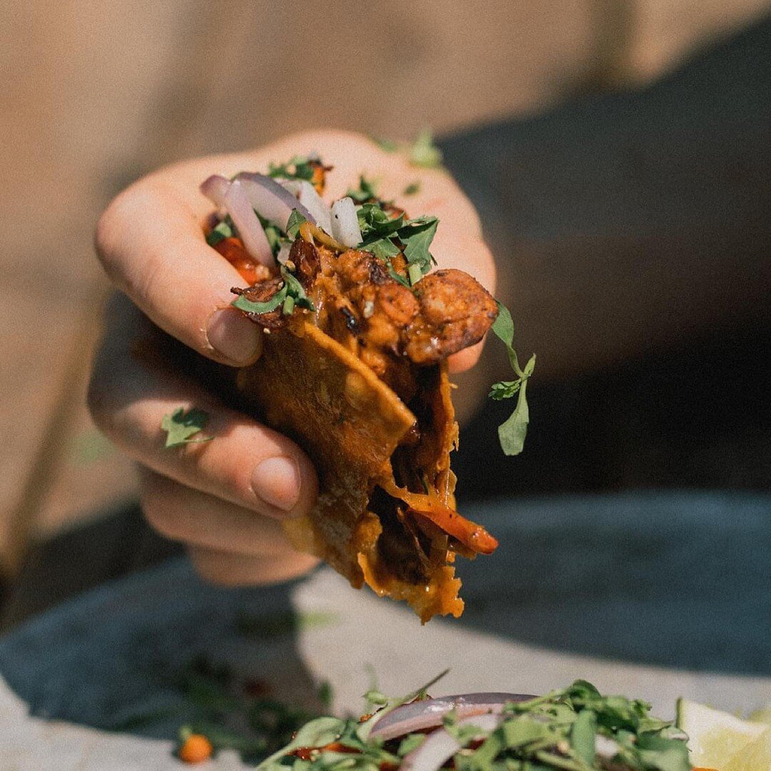 VAL-MORIN sera locally tasty 🌮🤤

&laquo; Tant qu&rsquo;il y aura des tortillas, il y aura des tacos &raquo;
- Le Mapache

On est ben ben contents d&rsquo;accueillir la d&eacute;cadente taqueria locale @restaurant_lemapache. Une cuisine d&rsquo;insp