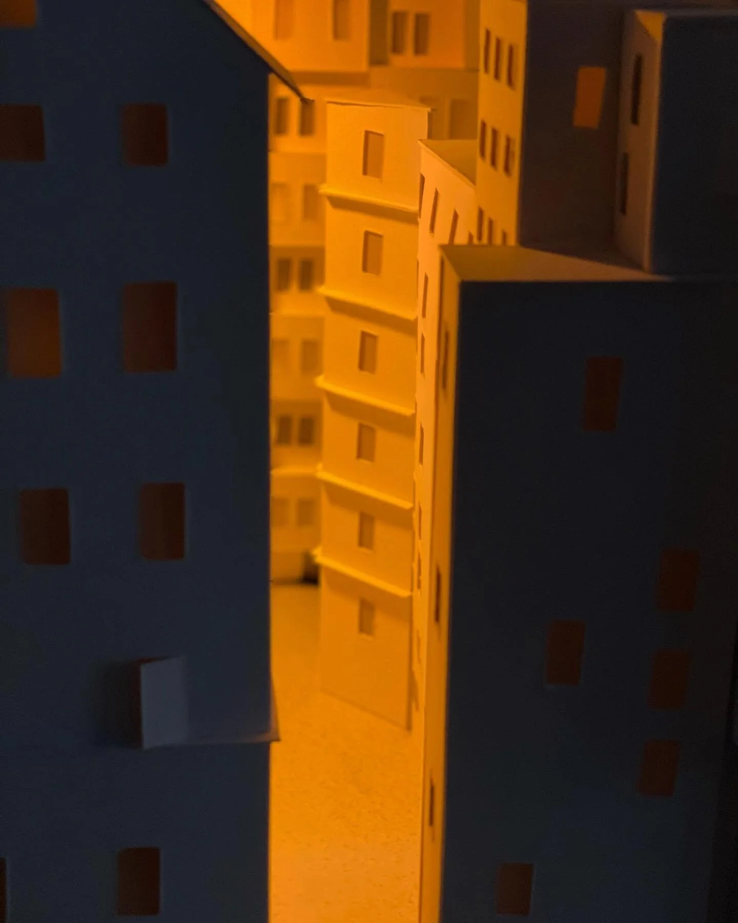 The city is slowly coming alive 🌃🌆
&bull;
&bull;
&bull;
#studentfilm #experimentalanimation #animation #setdesign #lightingtests #filmfestival #city #shortfilm #ucafilmdigitalart