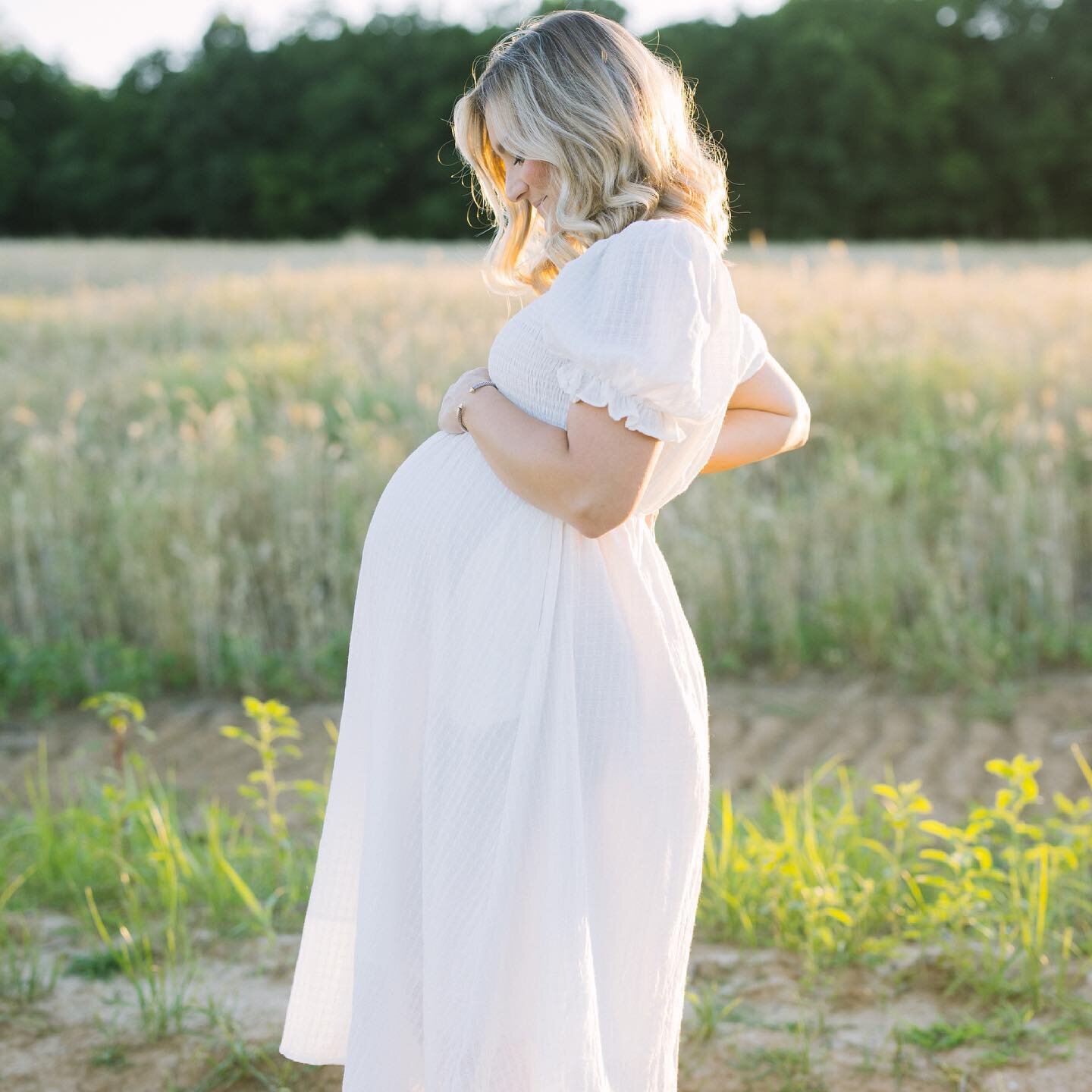 Been loving these maternity sessions this summer. @bobermann8 making pregnancy look incredible.