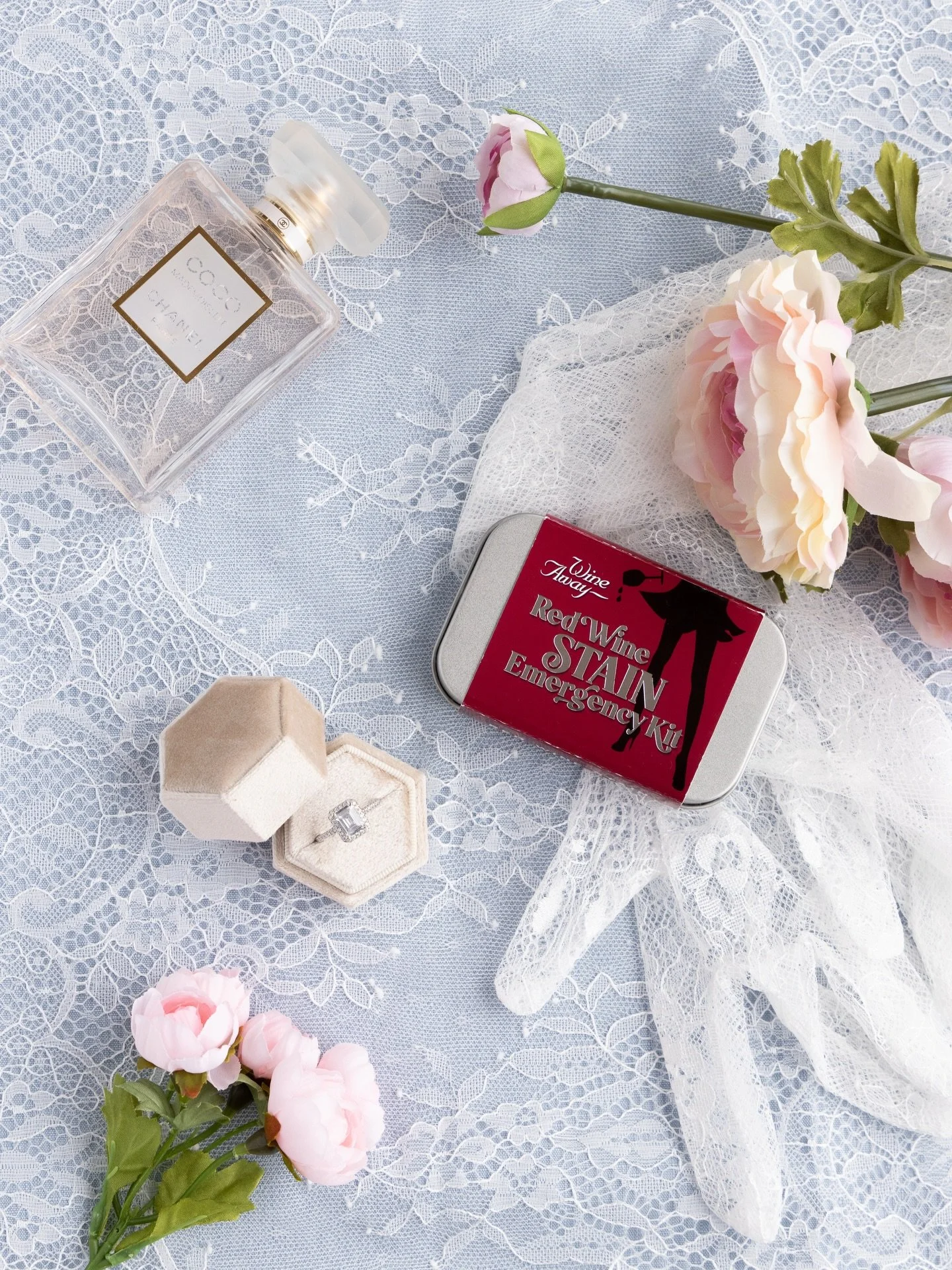 Spring is in the air! So is new love, new beginnings, and a fresh reset. Keep Wine Away handy for anytime those new stains pop-up too.🌷🌼🌿