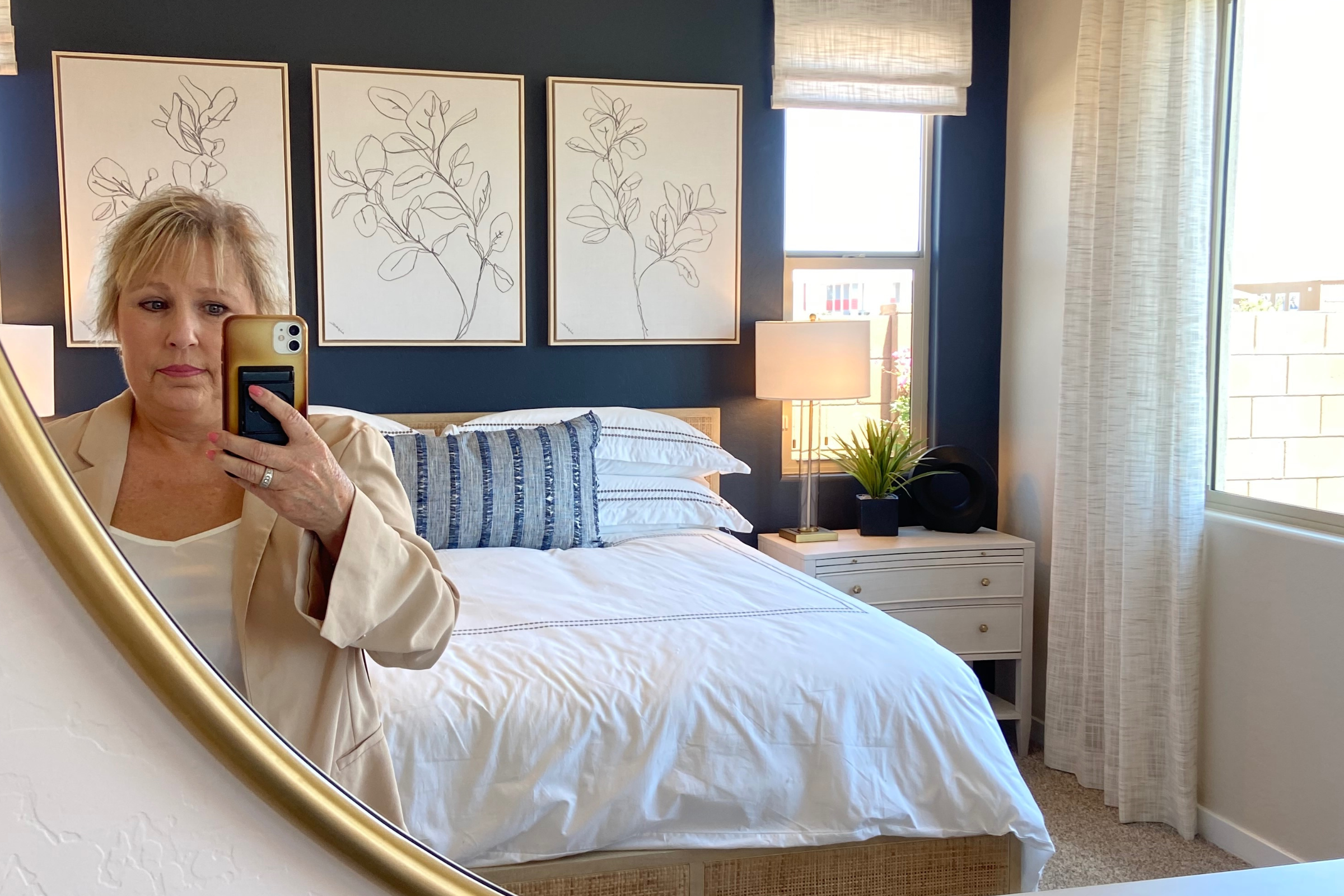 Learning to Stay in the Frame