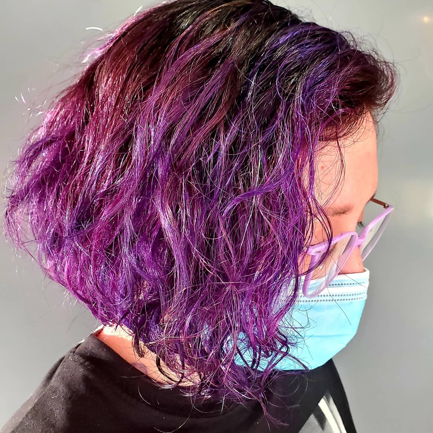 Asymmetrical cut, balayage and fashion color 