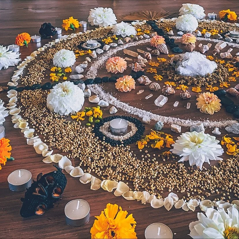 This was one of my first ever paid Earth Altar installations. It was for a @wanderingfolk photoshoot back in 2021. 

I LOVE collaborating and helping bring a vision to life. Little did I know this was just the beginning of an epic journey that would 