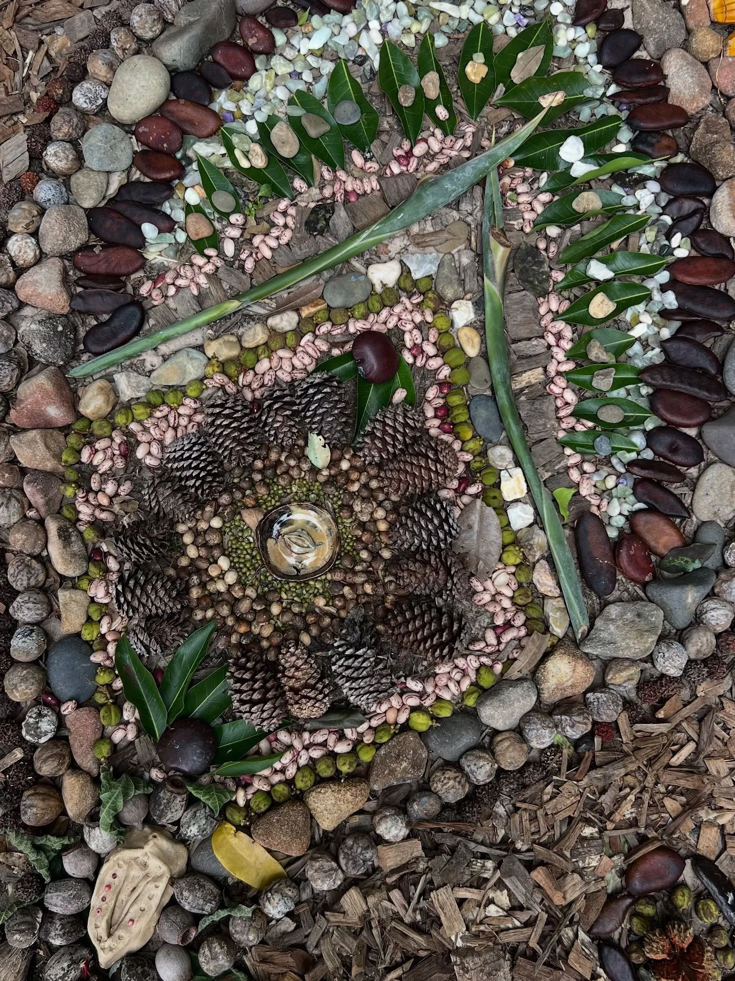 Each petal on this Earth Altar represents an element - Earth, Air, Fire, Water, and Spirit 🌿💨🔥💧✨

Just like this altar, we too are made up of the elements. They live and breathe within us.

🌿 Earth grounds our bodies.
💦 Water moves through our 