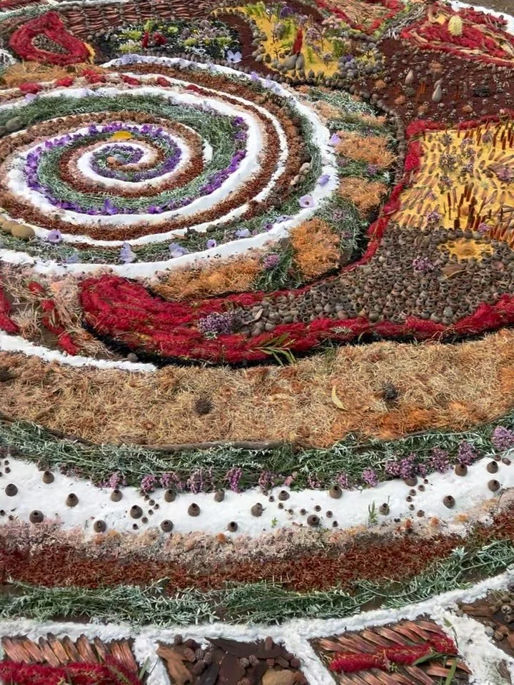I was so excited to meet @elaineclochertylandart recently at @ancient_roots_gathering - she is a next level land artist based in WA.

I had the opportunity to contribute to this epic creation inspired by Pangaea - the ancient supercontinent that exis