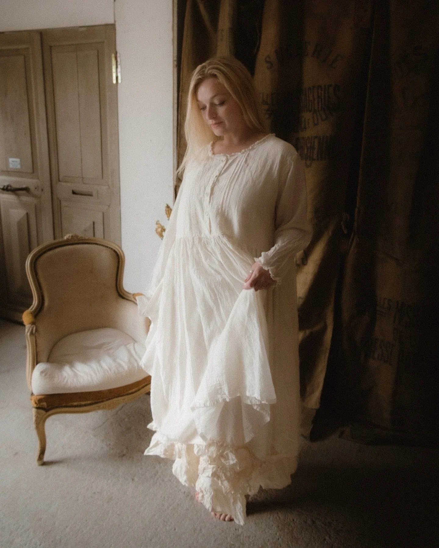 My dear friend @aimeefranciscopywriter_ wearing @an_acre_of_land (oh lovely Julia you have outdone yourself with this new collection)! 

#slowfashion #clothesforwomen #brandphotography #brandphotographer