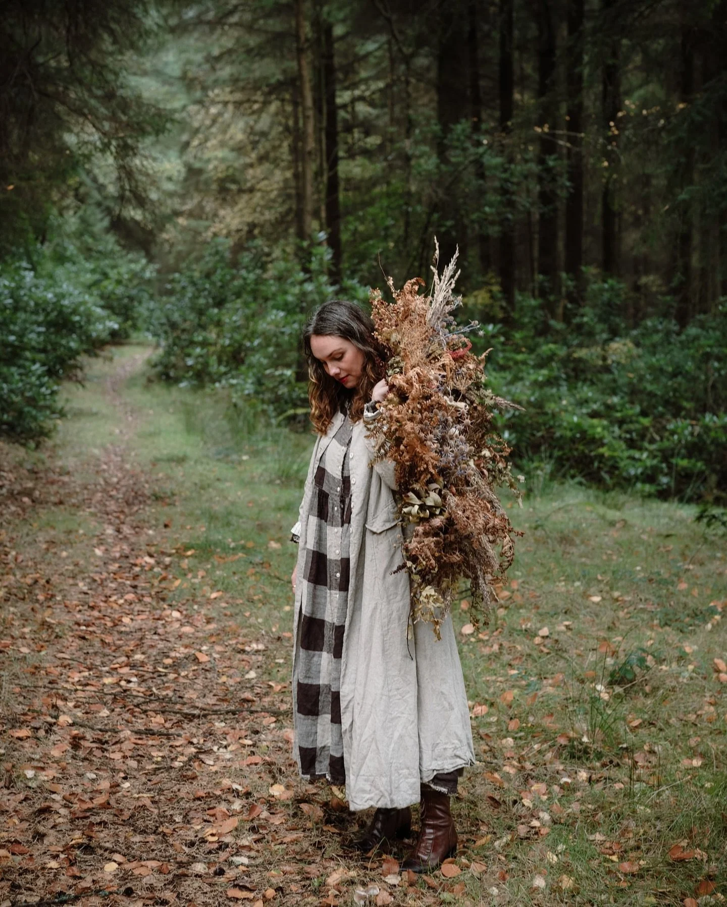 The bestest day as always with @brambleandwild and @an_acre_of_land - I cannot wait to share more of what we created in the drizzle in the woods today&hellip;

#brandphotographer #brandphotography #brandswithsoul #brandstories #naturebrands #ethicalb