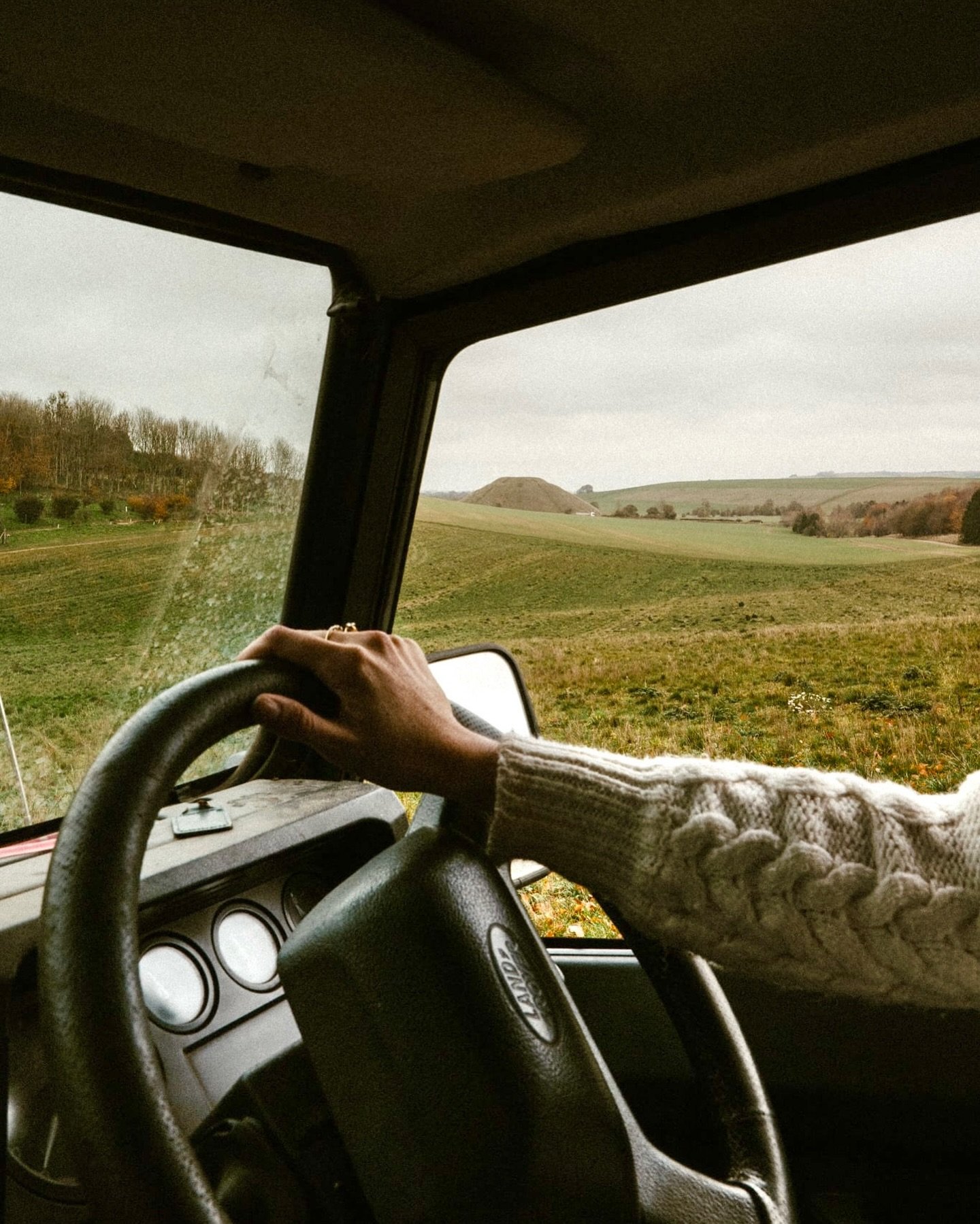 Admiring the view from the Landy at one of my favourite landscapes in the world whilst on location for @fablefaine today - can&rsquo;t wait to bring this special place of our list&hellip;

#historiclandscapes #photoshootlocation #filminglocation #sho