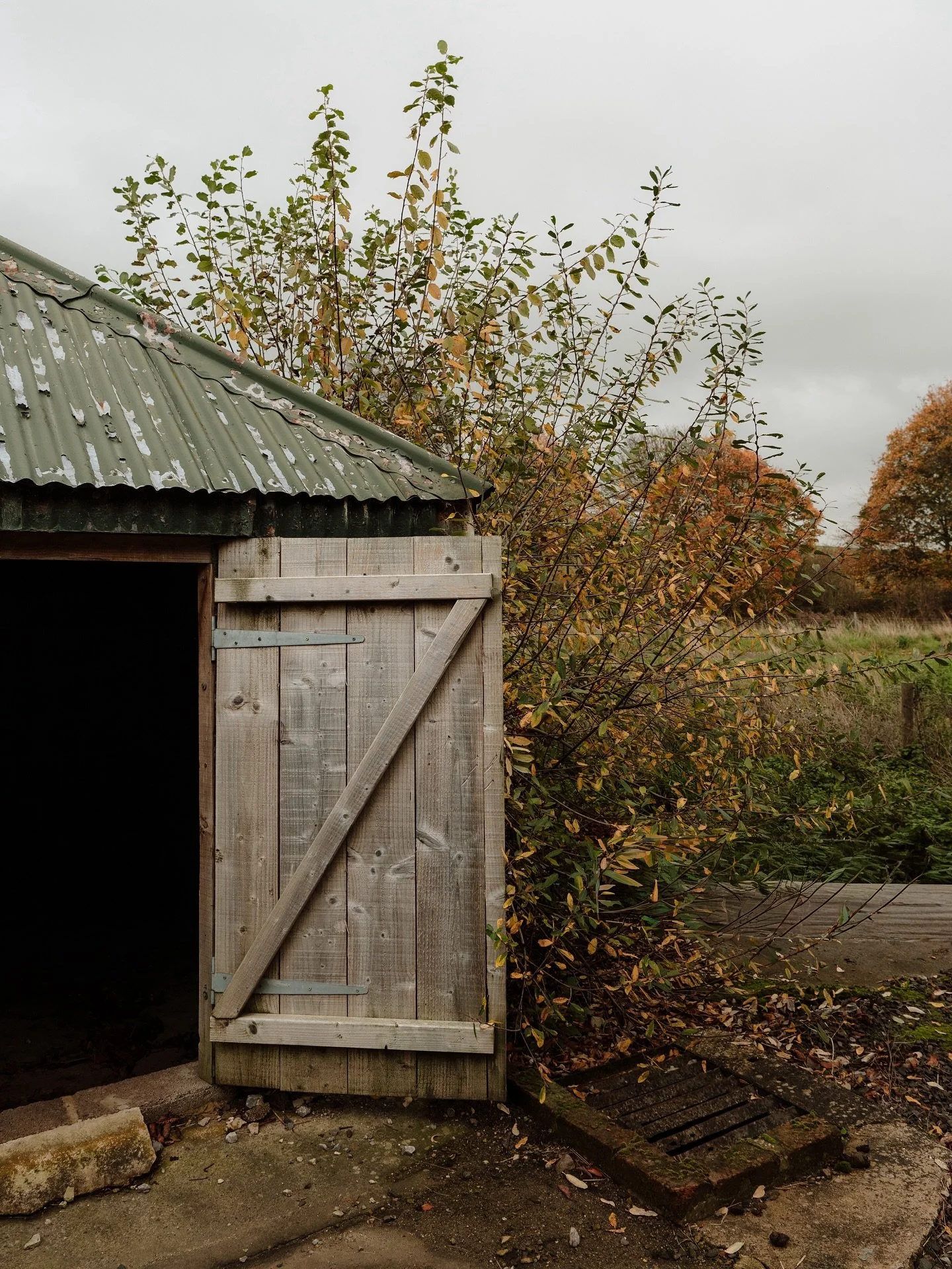Can&rsquo;t resist a barn door&hellip; 📸 for @fablefaine 

#shootlocation #shootlocations #photoshootlocation #brandshoot
