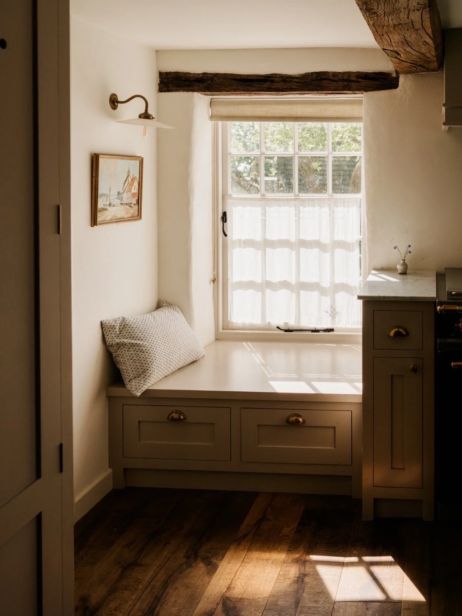 Chasing the light. Always.

Beautiful home available for shoots via @fablefaine - DM me and I&rsquo;ll send you the direct link to this location.

#shootlocation #locationscouting #interiorphotography