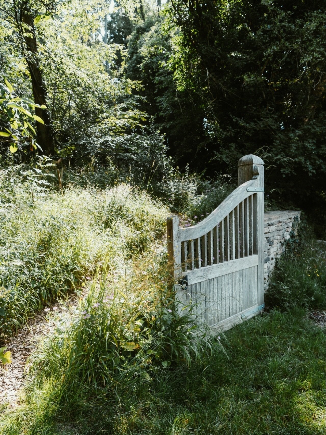 I would have liked to linger further in these beautiful gardens @shiptonmill this morning but the heat got the better of me.

It was all utterly charming however and I hope to return another day when both the temperature and the light are a little mo