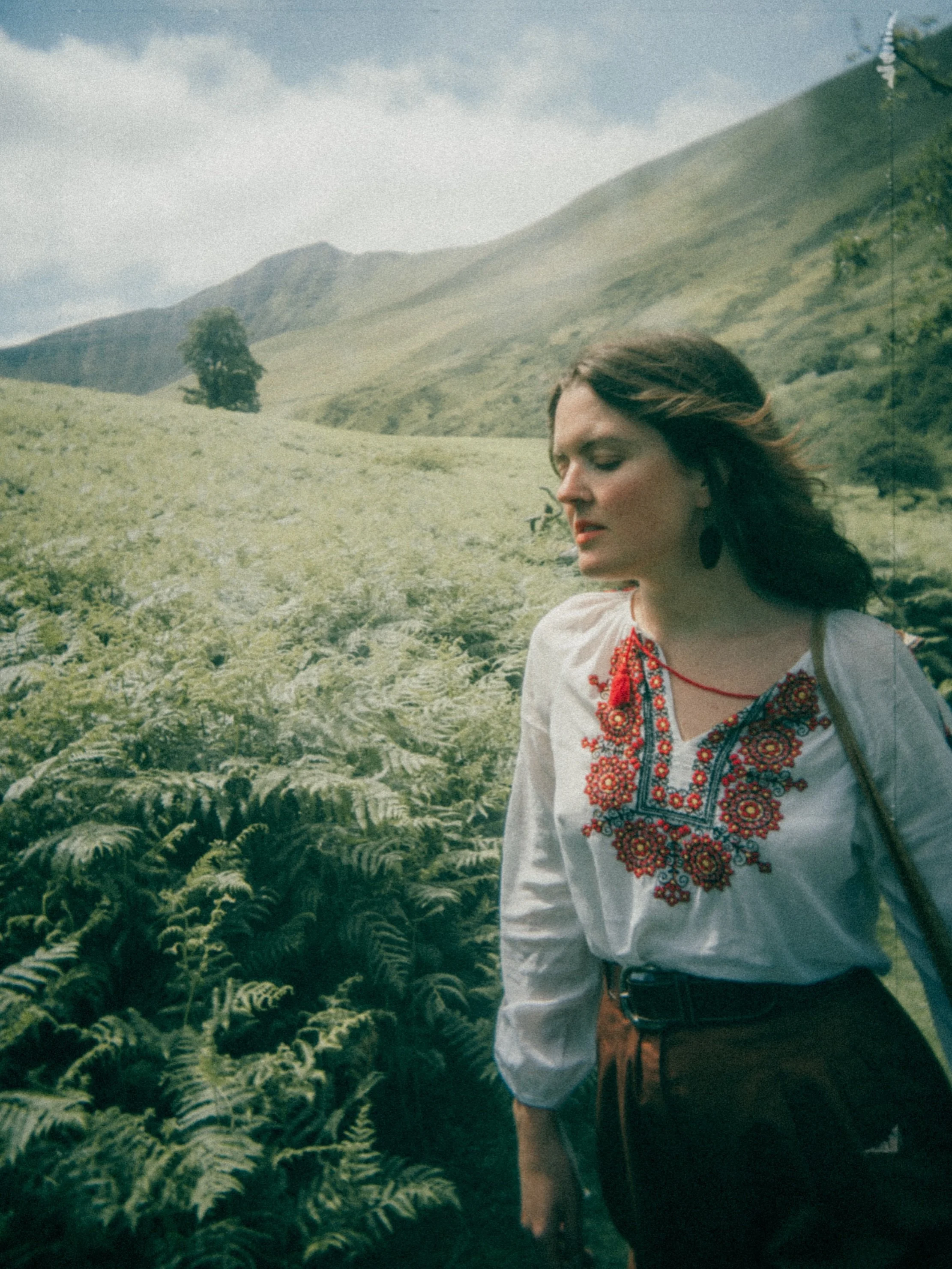A little walk in the Brecons with @bethflynnartwork 

#lifestylephotography #lifestylephotographer