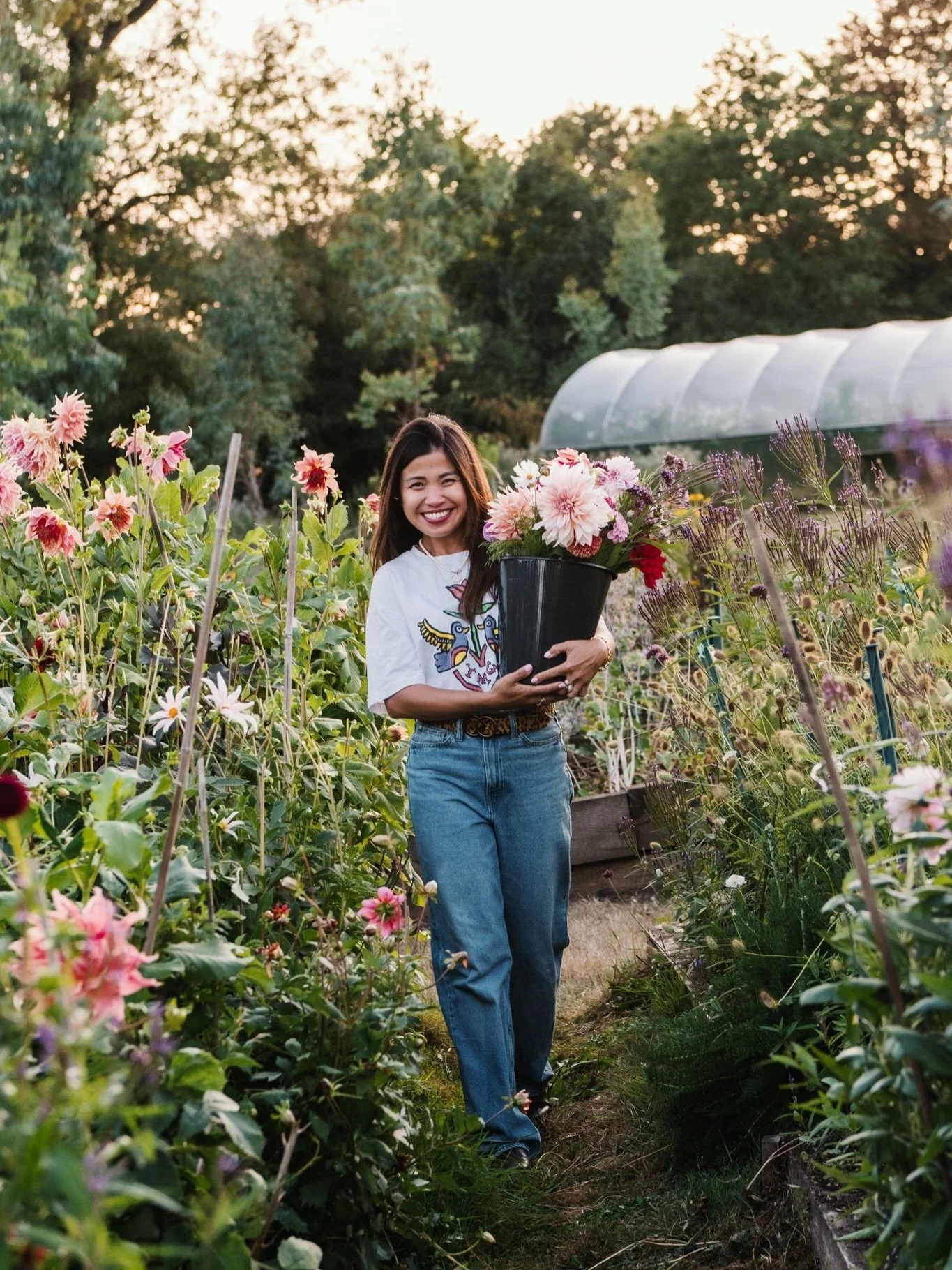 A big thank you to @yalhamhayes for a beautiful evening of food, flowers and cocktails as the sun set on her idyllic flower farm last night.
