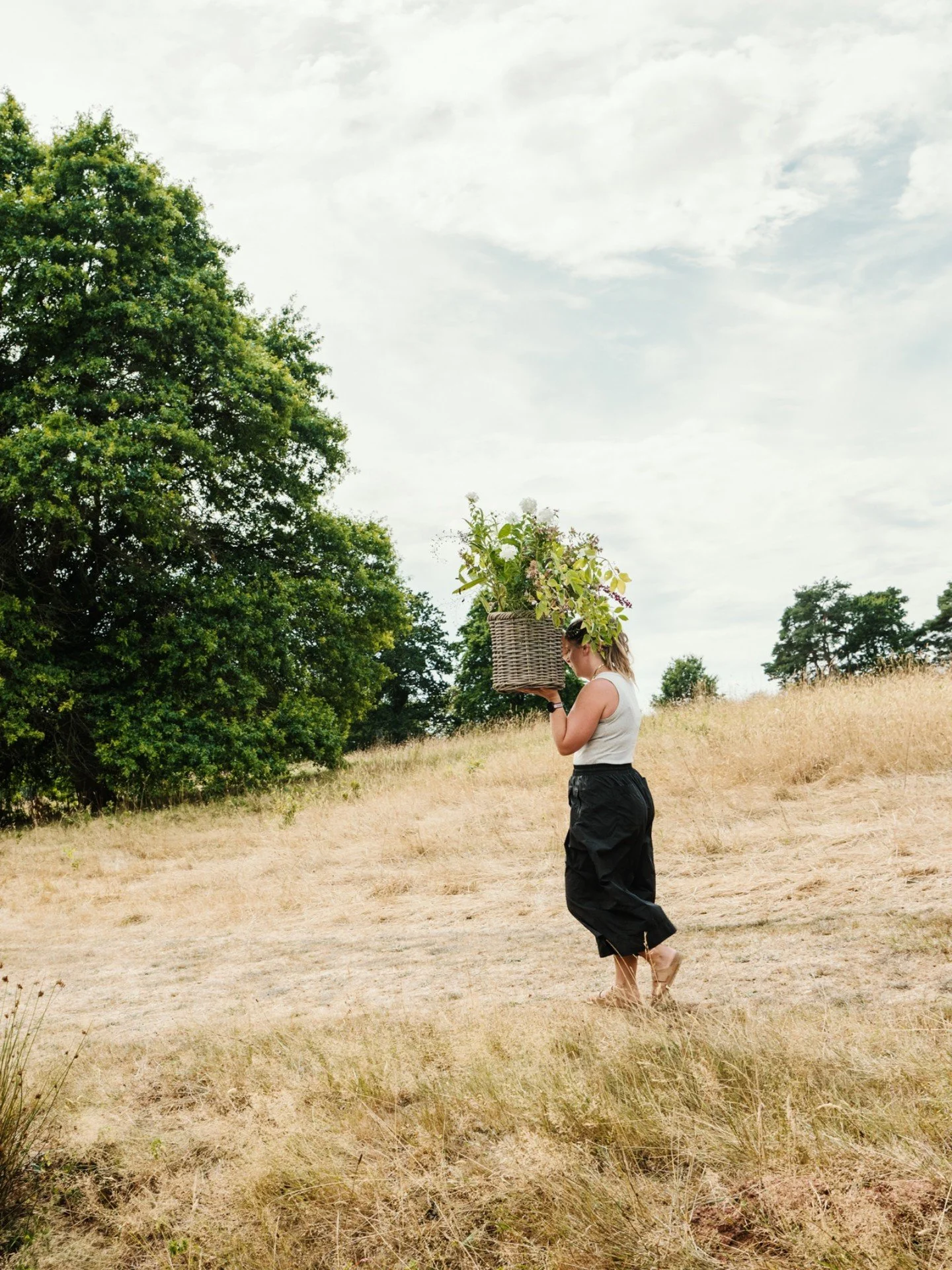 @lunainthewild_ doing some heavy lifting - florists work so incredibly hard - it&rsquo;s always a privilege to shoot for them.