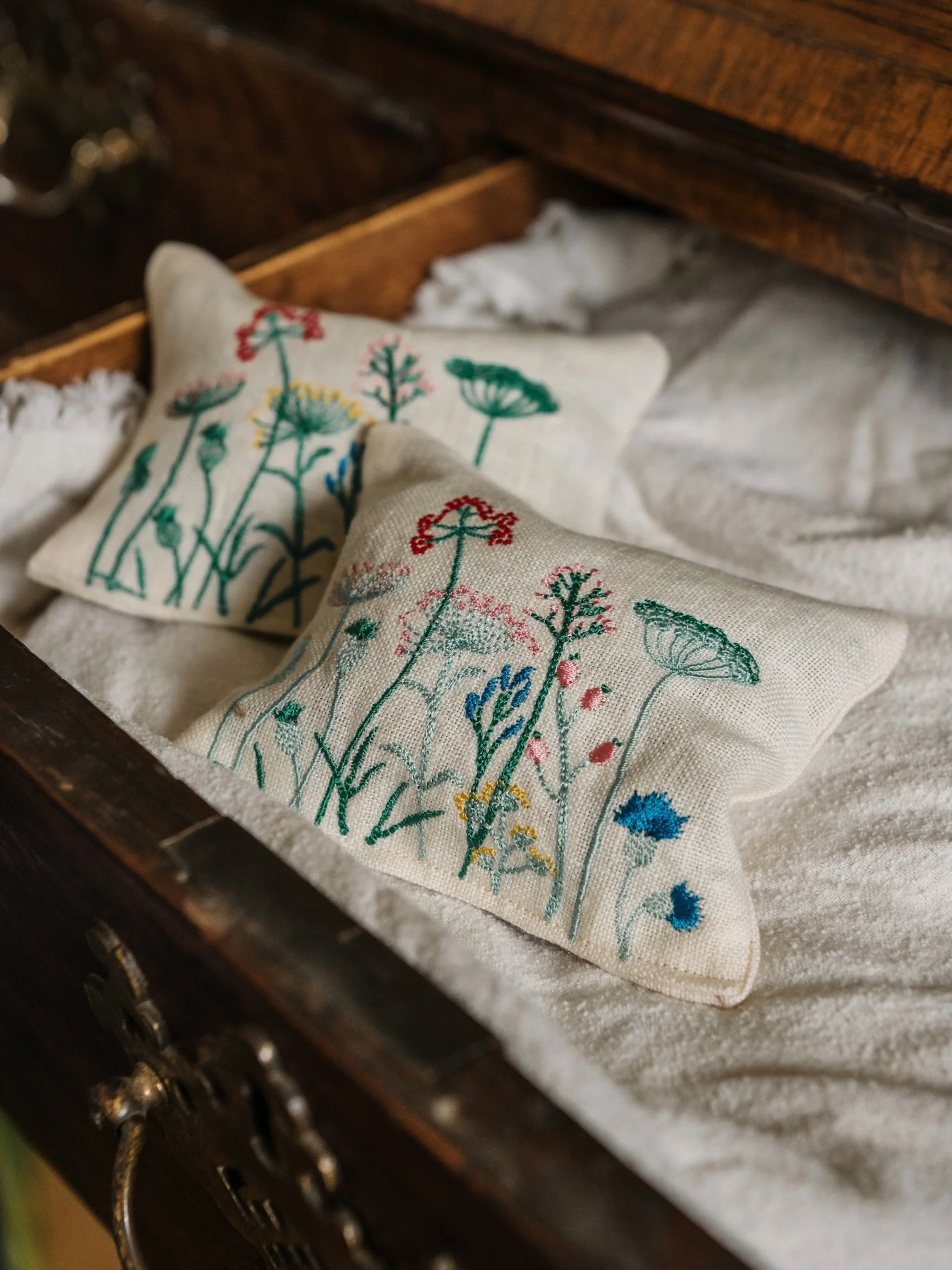 A lovely day spent photographing beautiful things by @hannahshkandrij 

Now my home smells divine too!