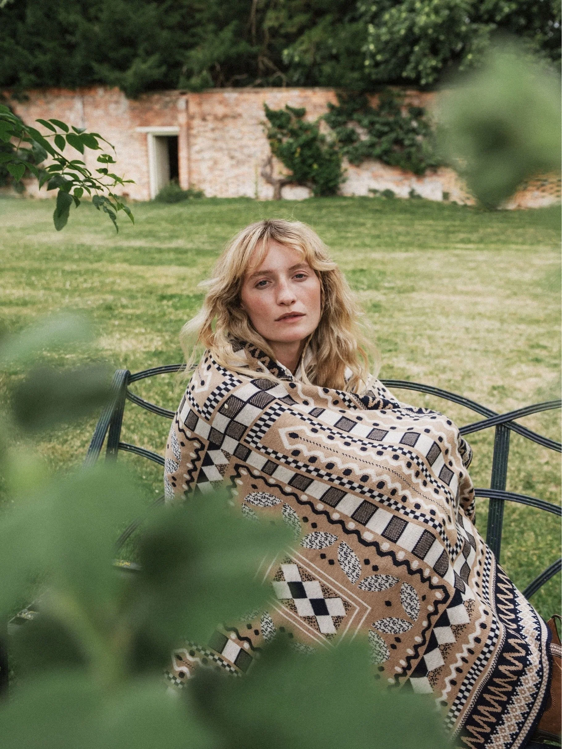 Sad to see the days shortening, but thrilled that it&rsquo;s blanket season again.

📷 for @cotswold_knit