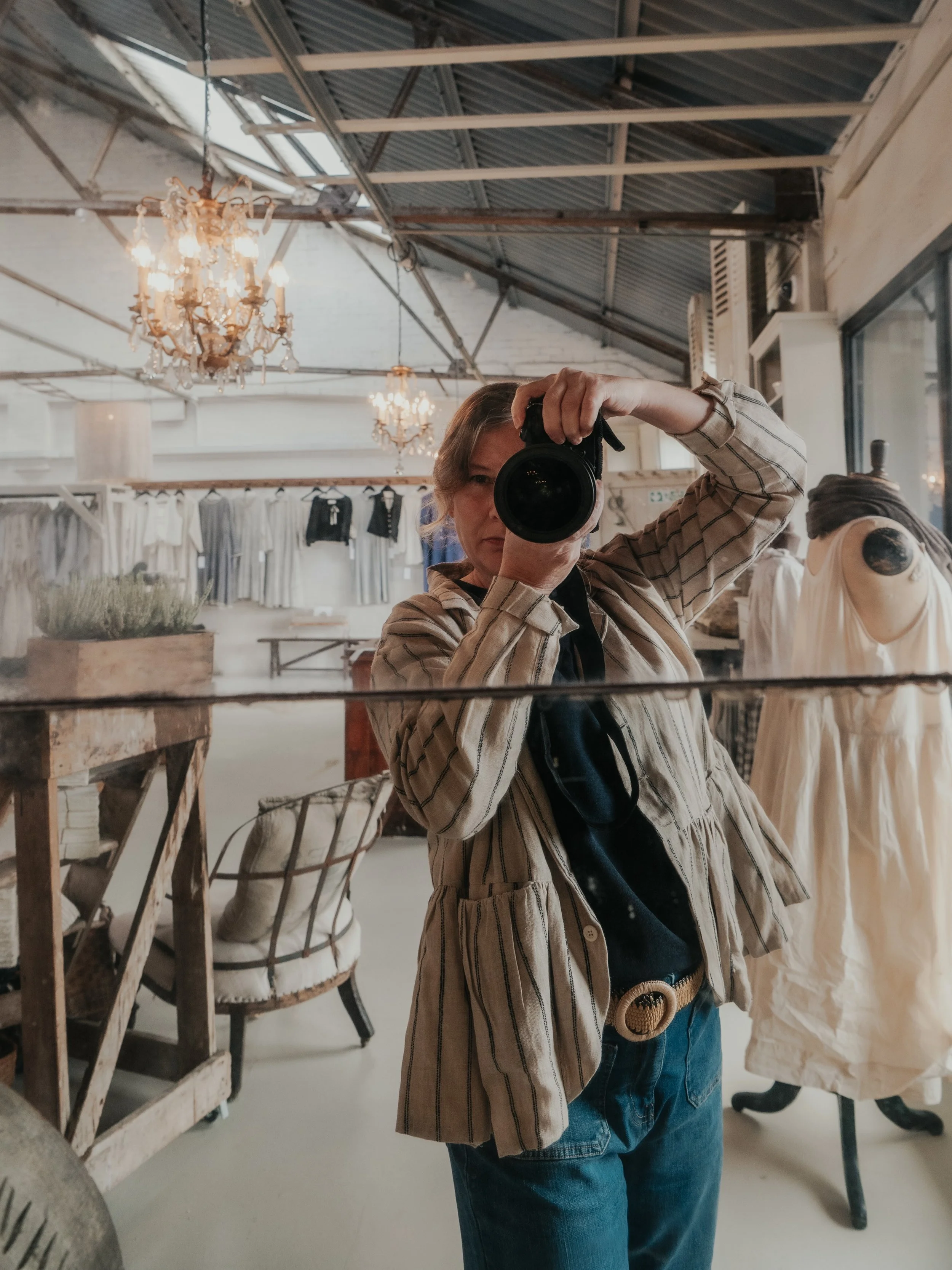 I almost always remain behind the camera not in front of it, however when you have an epic antique mirror in the beautiful @an_acre_of_land store and the room to yourself it&rsquo;s almost rude not to take a selfie right?!

So, a bit about me:
1. Tea