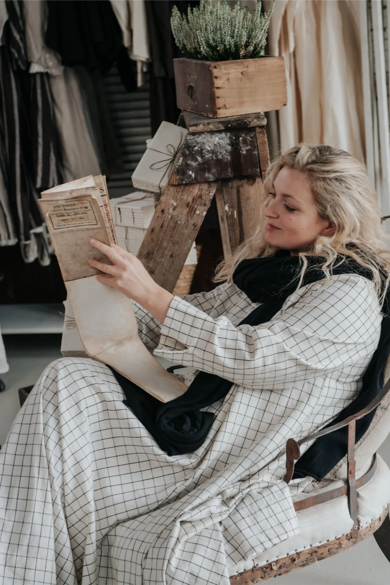 A little look at a fabulous day shooting for @an_acre_of_land with @theheritagereader 

Do go and check out the divine new Autumn/Winter collection.