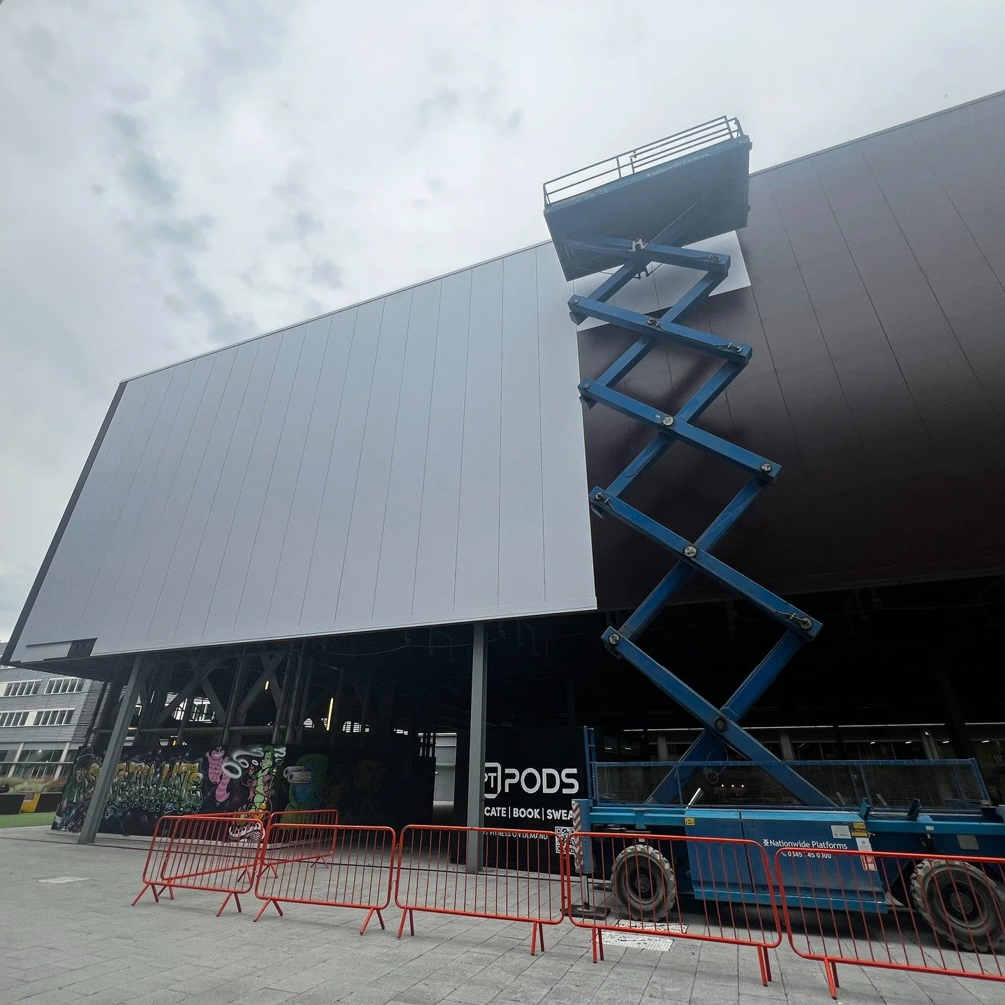 Not a fan of your building&rsquo;s colour? Change it! 🎨✨

Here&rsquo;s a look back at the mammoth building wrap we supplied and installed @hereeast &mdash; over 1,500m of vinyl completed in just 10 days! 🚀

Thinking of transforming your space? Get 
