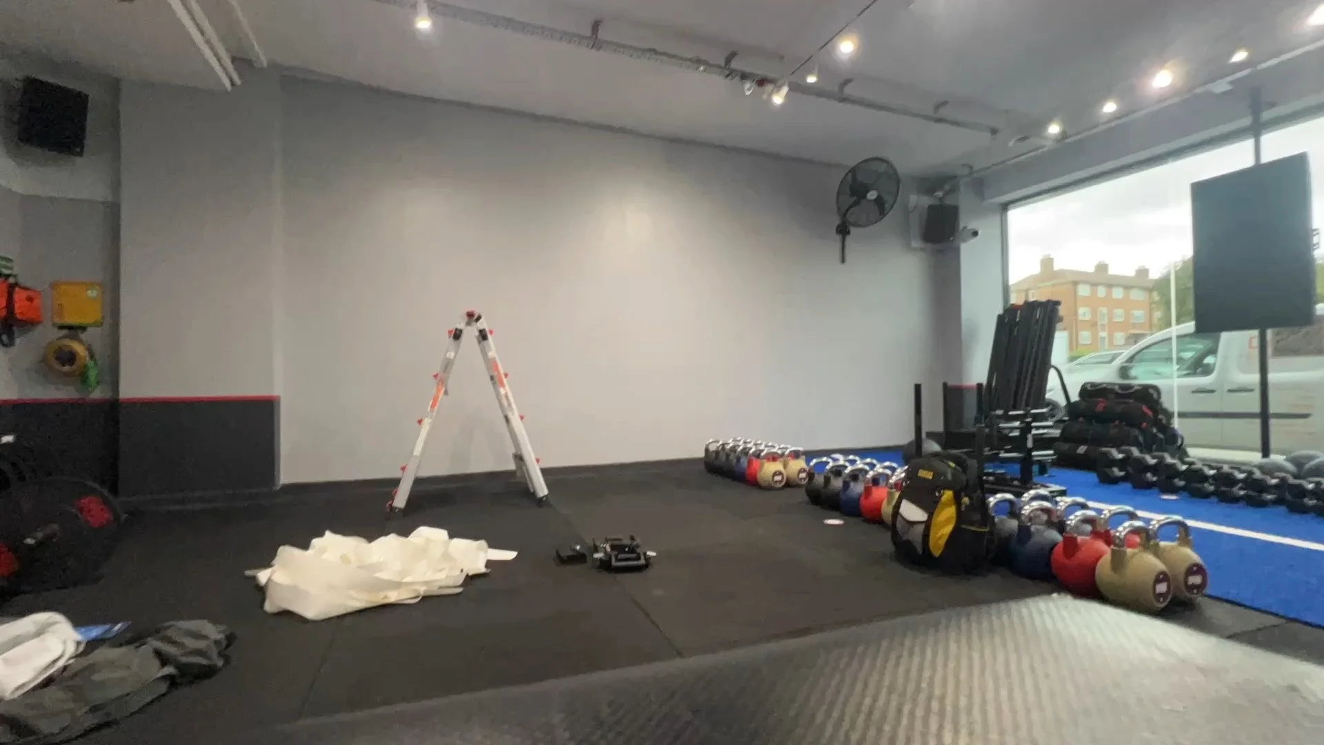 Big transformation for @f45_training_millhill 🔥
Full window coverage using #onewayfilm + internal vinyls to finish the look.
Loving how this #brand update turned out!

#F45Training #BrandRefresh #SignageDesign #WindowGraphics #VinylDesign #LondonFit