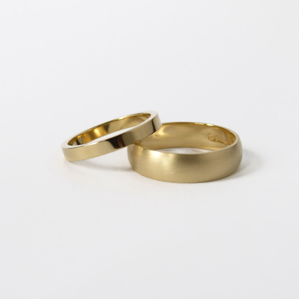 simple-18ct-yellow-gold-wedding-rings-polished-and-brushed-finish.jpg
