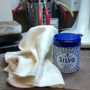 Silvo-polish-and-cloth-300x300.jpeg