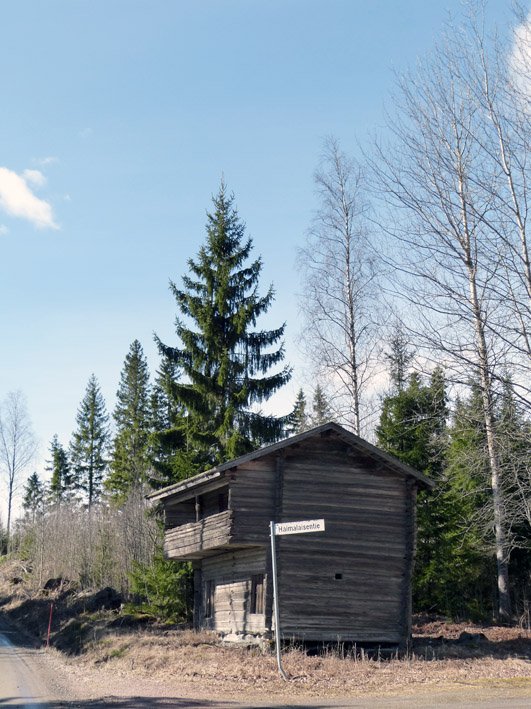 Little_wooden_house_Finland.jpg