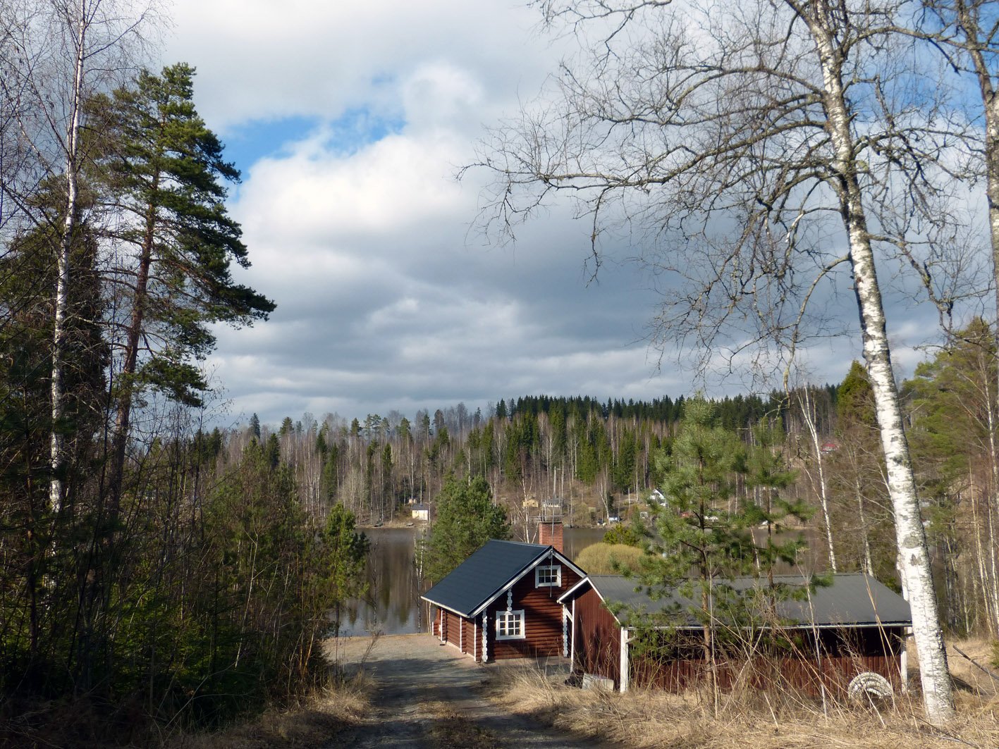 Lake-house-in-Finland.jpg