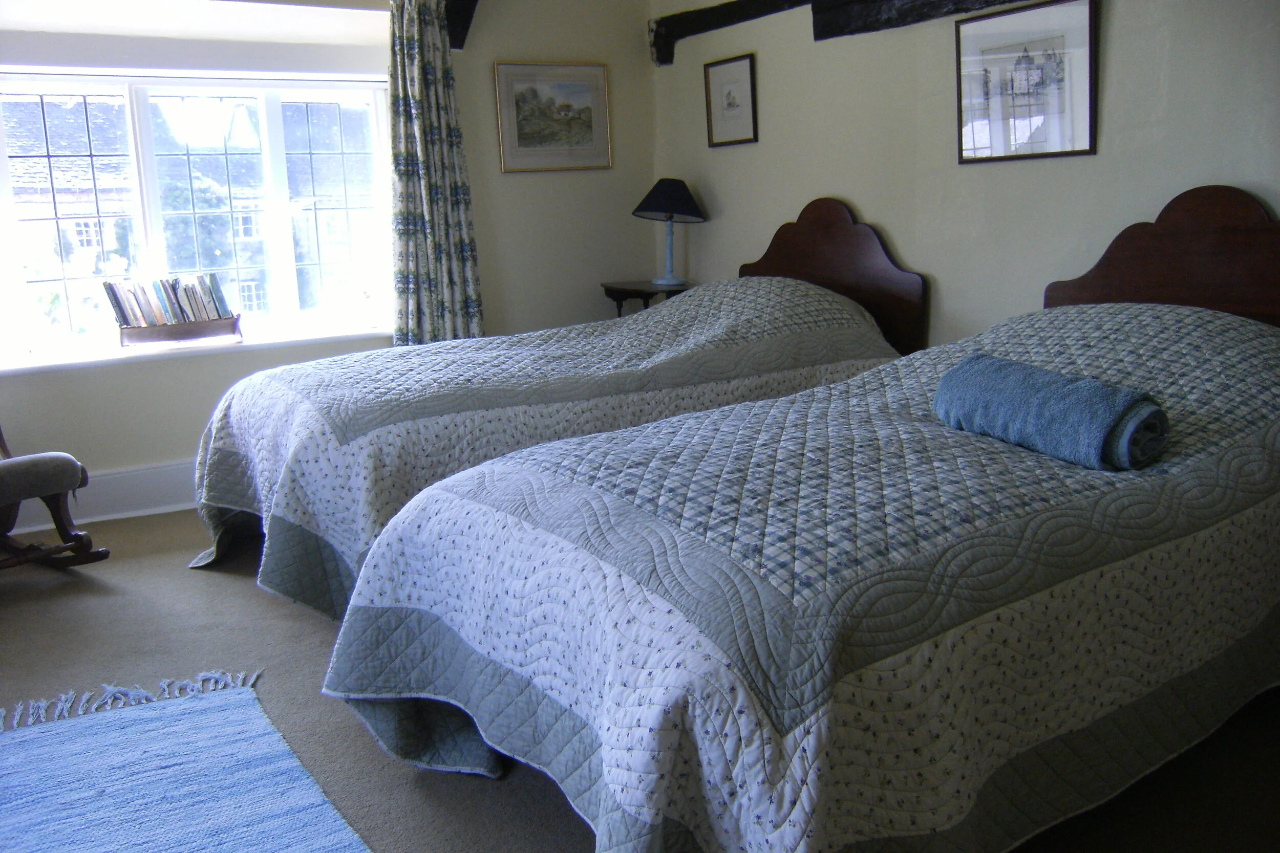 Twin room (with separate bathroom)