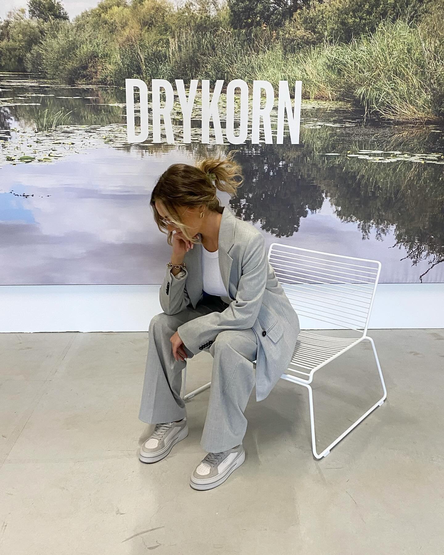 All Grey everything 🐭🩶

#drykorn #drykornforbeautifulpeople #drykornwomen #drykornoutlet #outfitinspiration #styleinspo