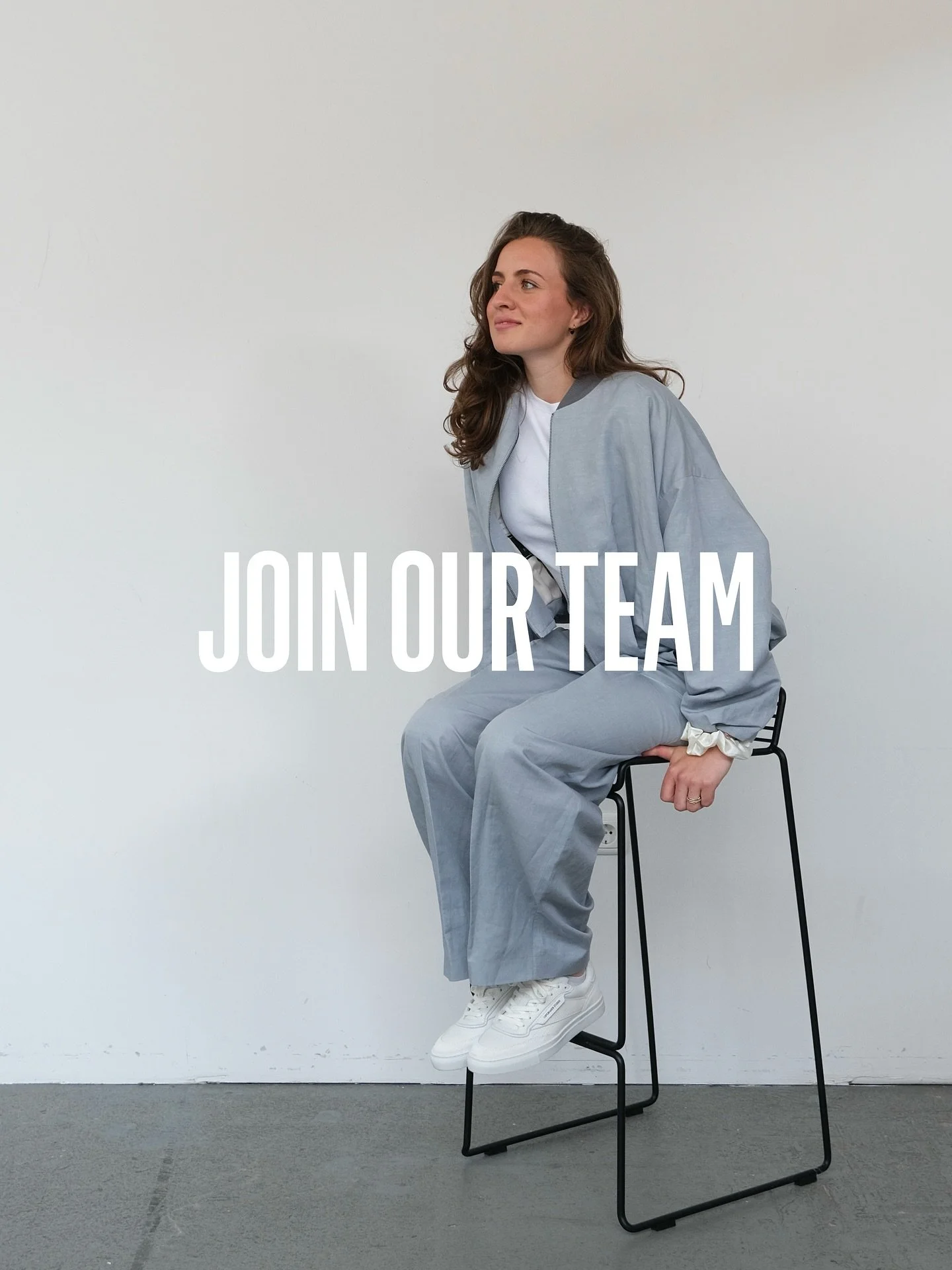 Wir sind ab sofort auf der Suche nach Aushilfen im Verkauf.
Werkstudenten (m/w/d) für 2-3 Tage in der Woche.
Du unterstützt uns im Verkauf, berätst Kund*innen und gestaltest die Flächen mit.
Wenn du eine Leidenschaft für s