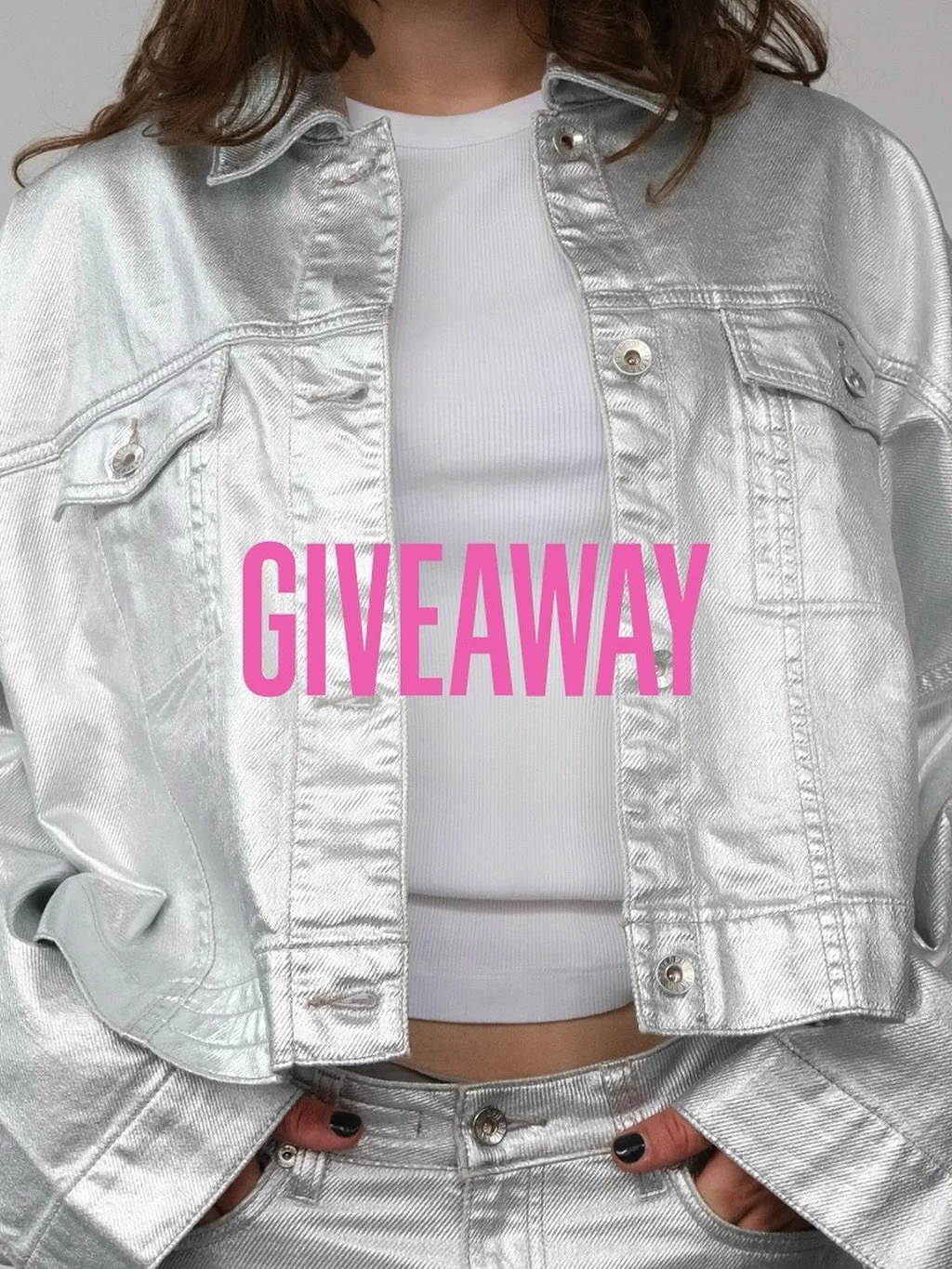 GIVEAWAY! 
Zu unserem 4. Geburtstag verlosen wir 5 Gutscheine mit einem Wert von jeweils 50€ für unseren Store! 🤗
Um teilzunehmen einfach @drykorn_outlet_mg folgen, diesen Beitrag liken und drei Freunde markieren die auch unbedingt mitmac