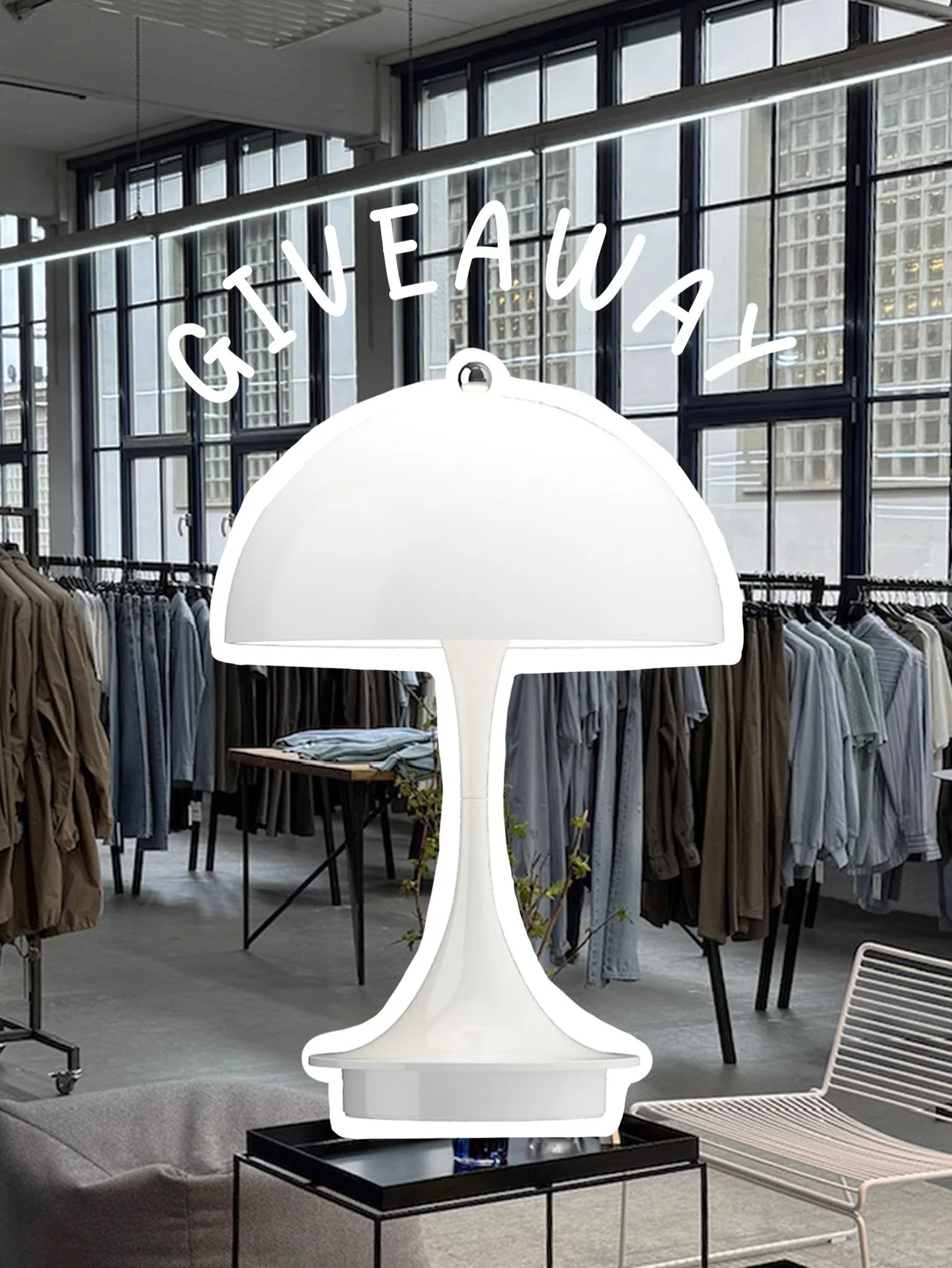 ✨ GIVEAWAY ✨
Als riesiges Dankesch&ouml;n f&uuml;r euch und euren Support verlosen wir eine Panthella Portable von @louispoulsen in Wei&szlig; ✨ 

Um teilzunehmen
- Folge @drykorn_outlet_mg 
- Like diesen Beitrag
- Markiere in den Kommentaren drei Fr