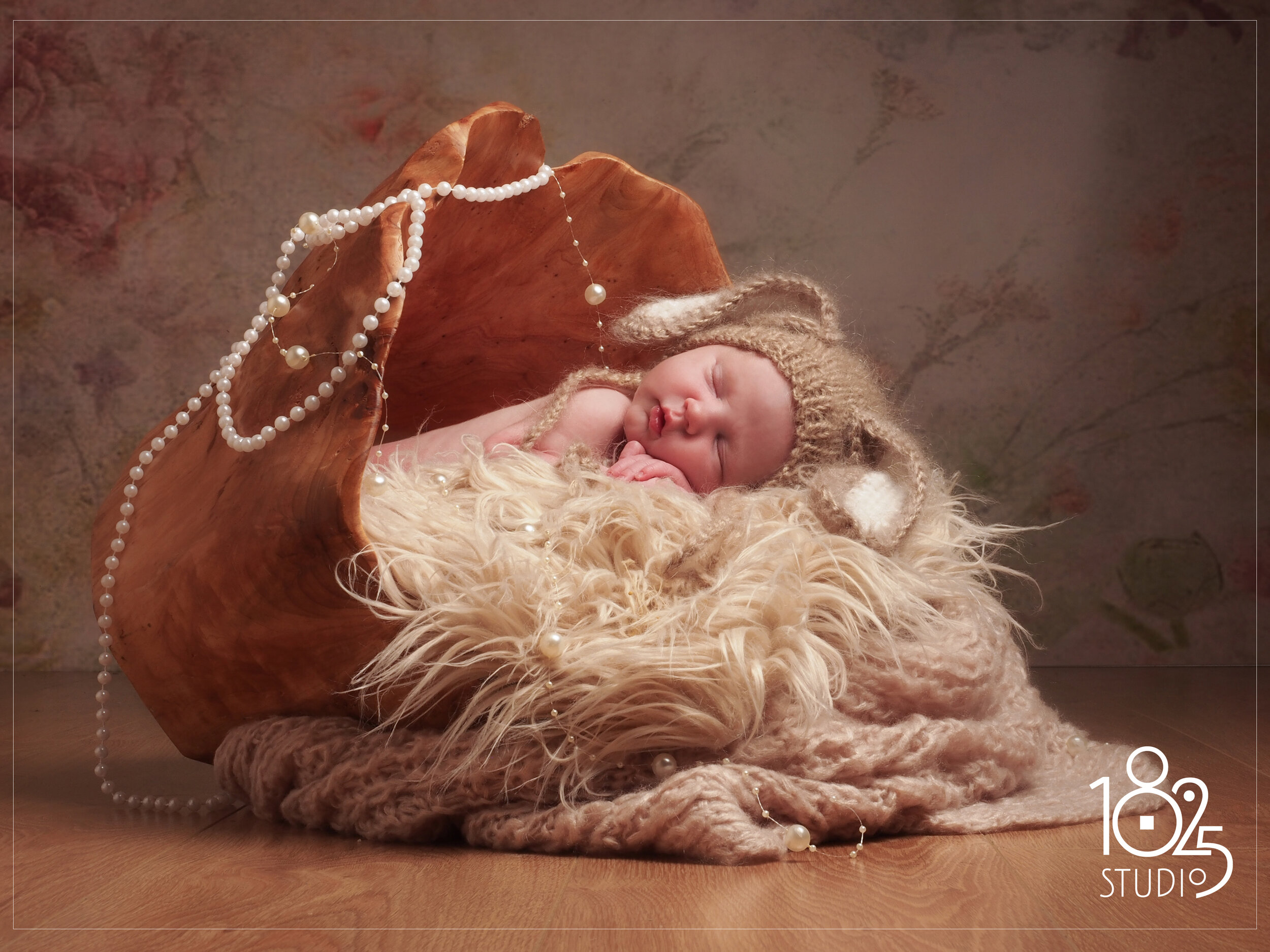 Newborn Art Photography in Belper. We're situated ten miles north of Derby, within easy reach of Nottingham & Chesterfield.