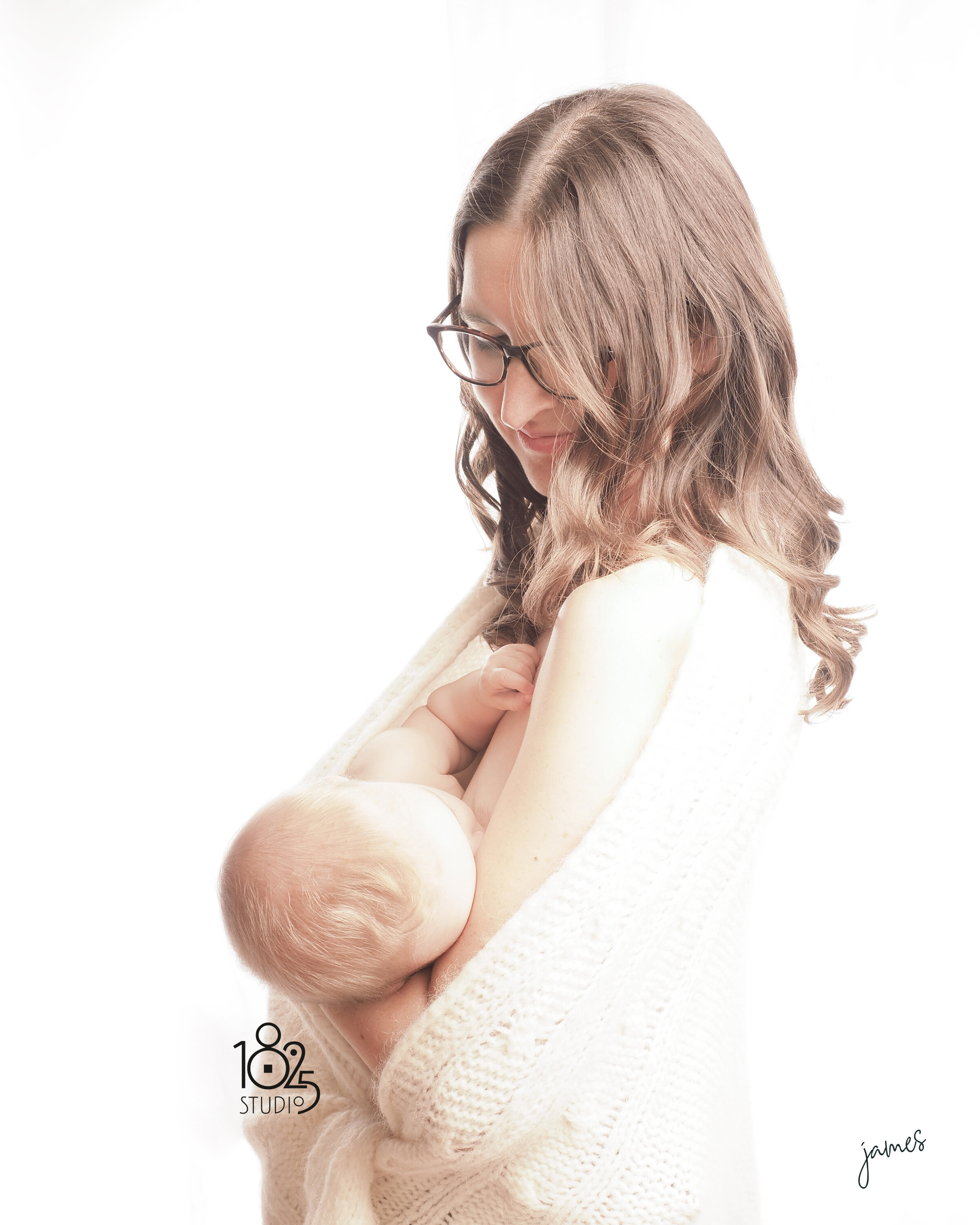 As professional newborn photographers we understand how important it can be to some families to have breast feeding captured in a poignant way in the photo studio.