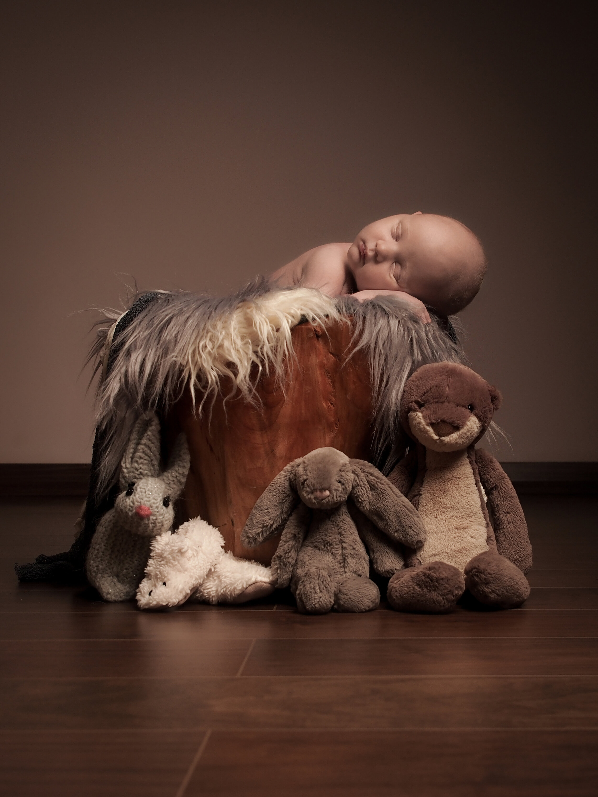 Newborn Art Photography in Belper. We're situated ten miles north of Derby, within easy reach of Nottingham & Chesterfield.