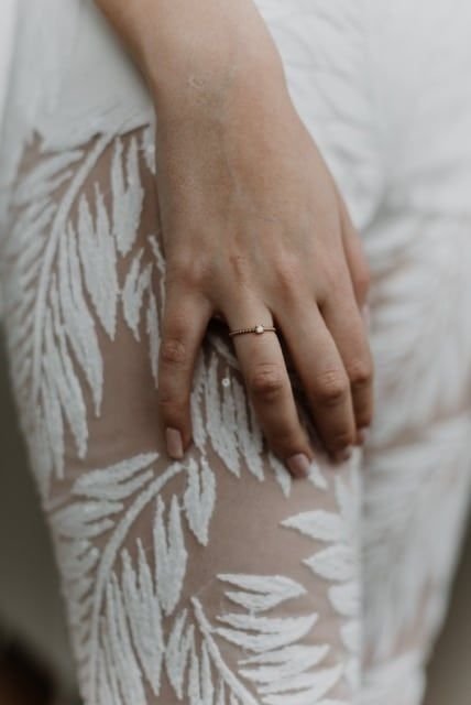 Pantalon mariée en tulle à sequin coupe slim motifs brodé plumes sexy et moderne mariage civil fabriqué en France