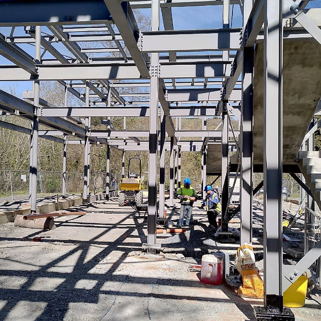 Steel frame, strong shadows. Site visit today with @architypeuk and @opennewtown. Great progress from @paveawaysltd. Looking forward to seeing the Larsen truss walls installed.
.
#steelframe 
#passivhaus
#sustainbility
#sustainablearchitecture
#larse