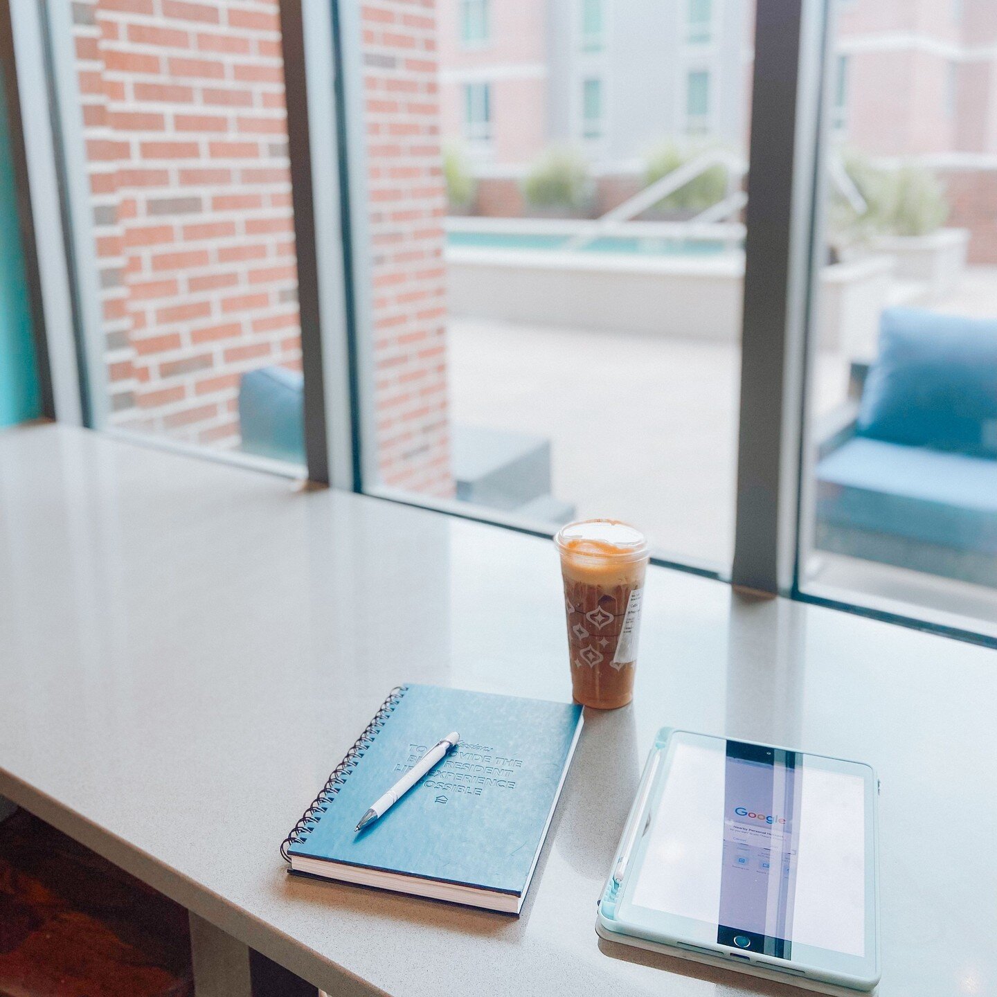 Studying for your last finals tomorrow and looking for a change of scenery?  Check out our club room! With plenty of seating and a view of our pool deck, it makes the perfect spot to focus for finals!📚️✍️